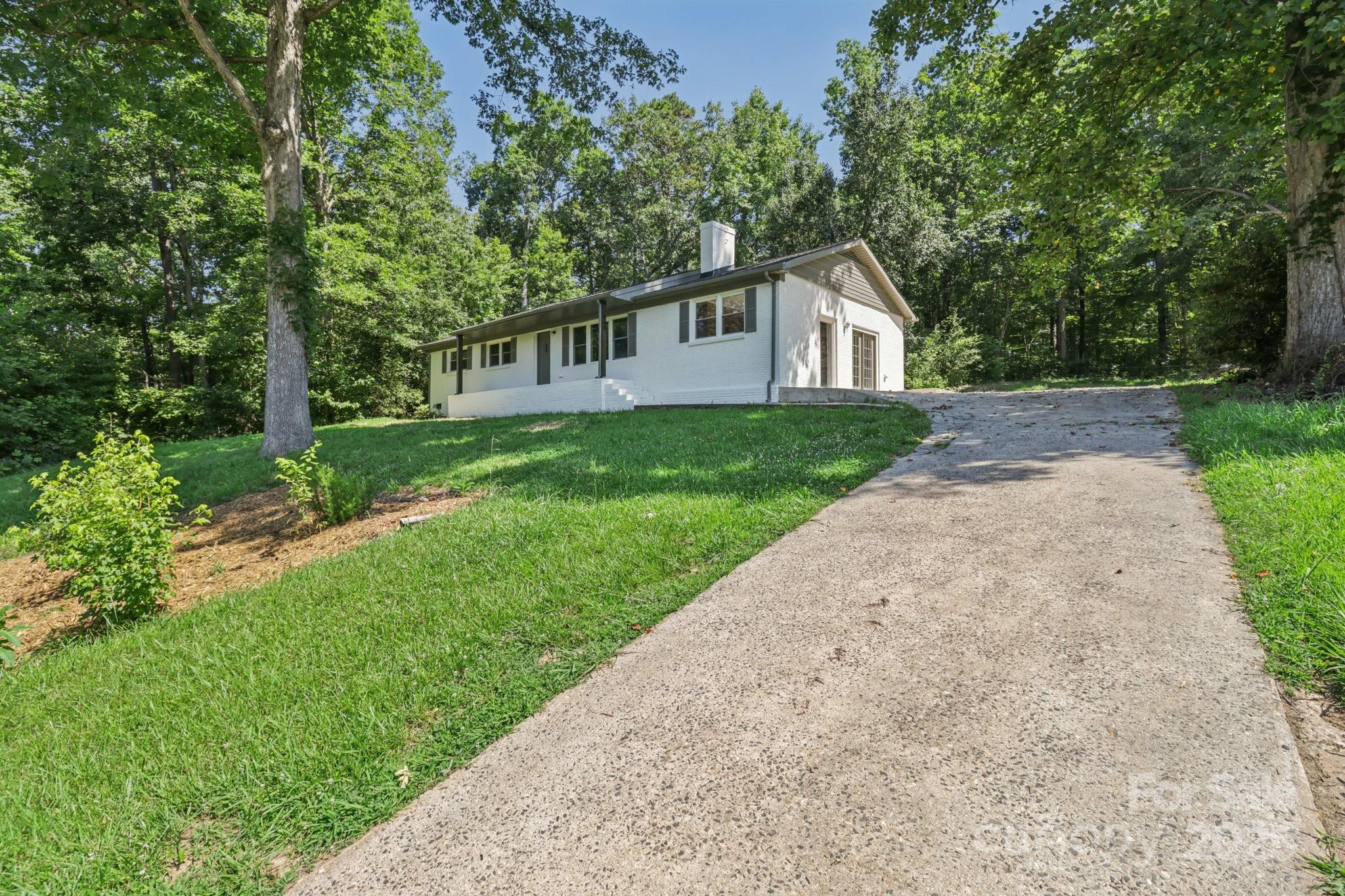 848 Ike Lynch Road Property Photo 3