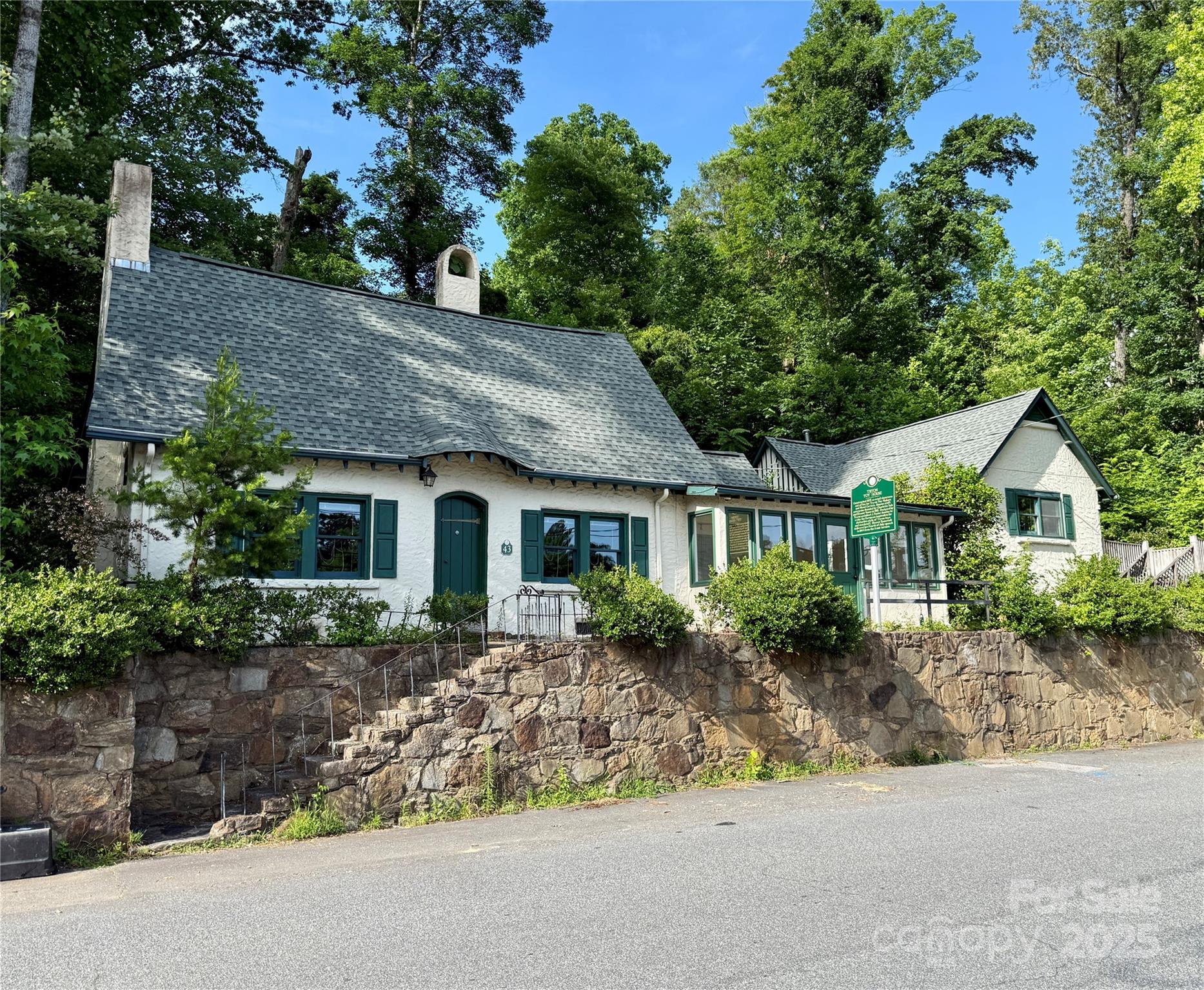 43 E Howard Street Property Photo 1