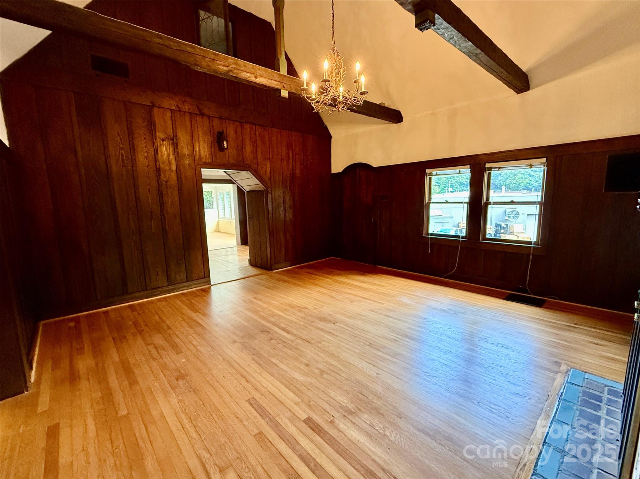 43 E Howard Street Property Photo 4