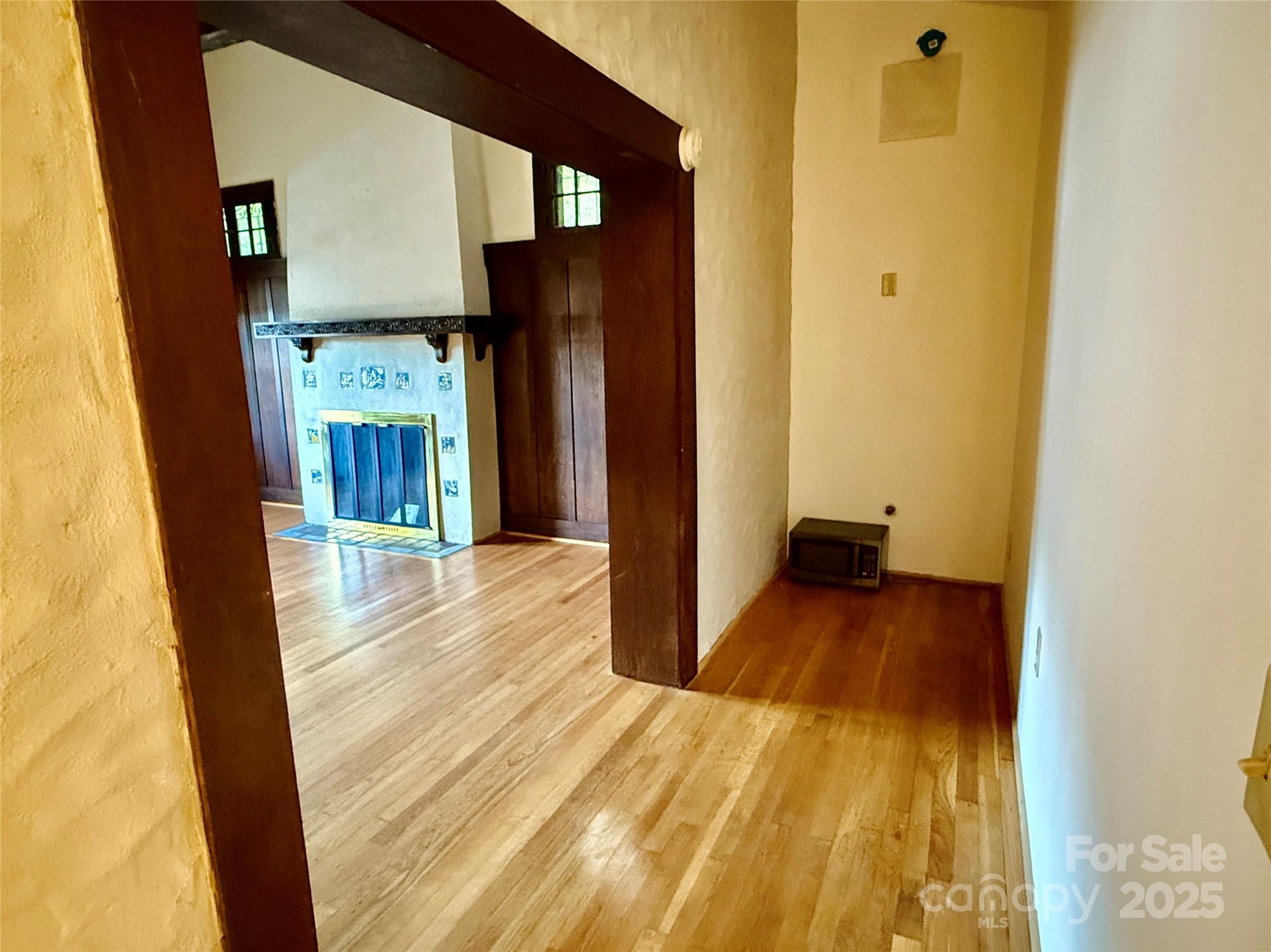 43 E Howard Street Property Photo 8