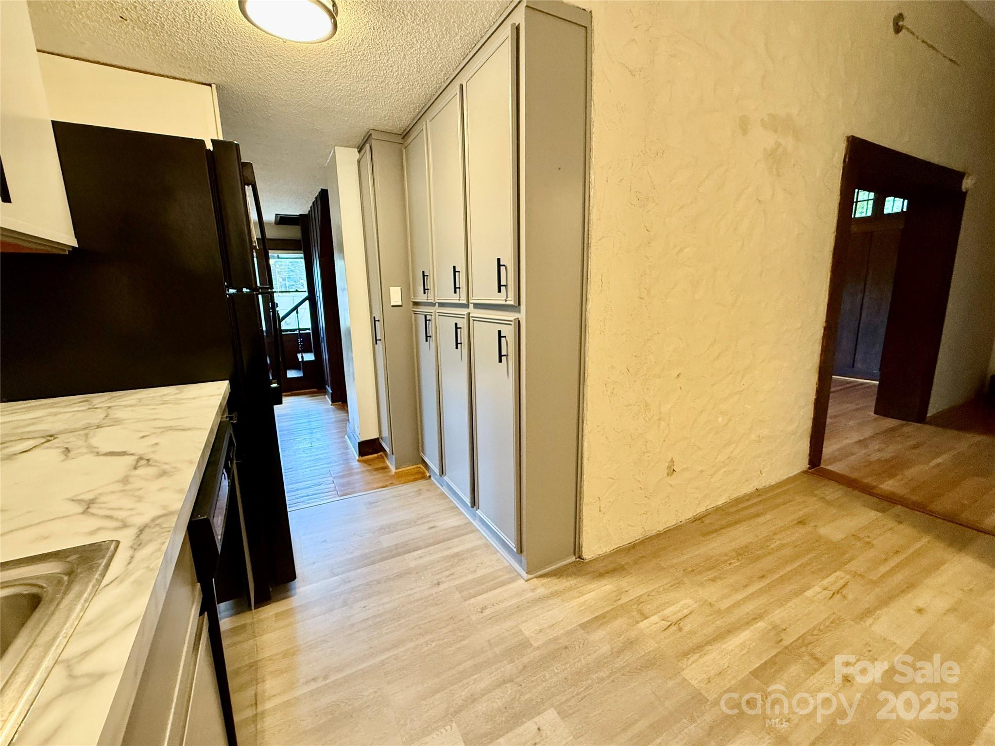 43 E Howard Street Property Photo 10