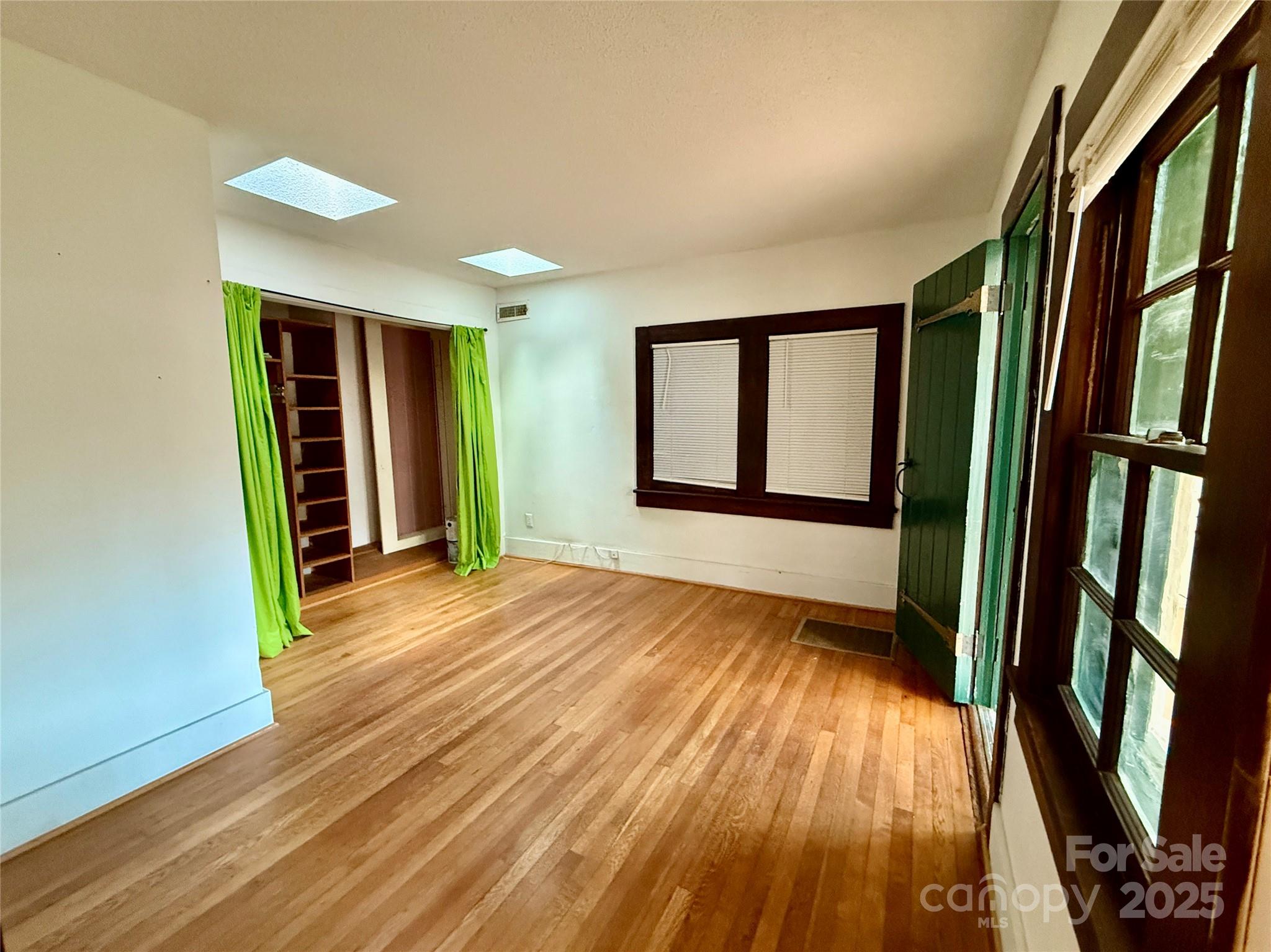 43 E Howard Street Property Photo 13