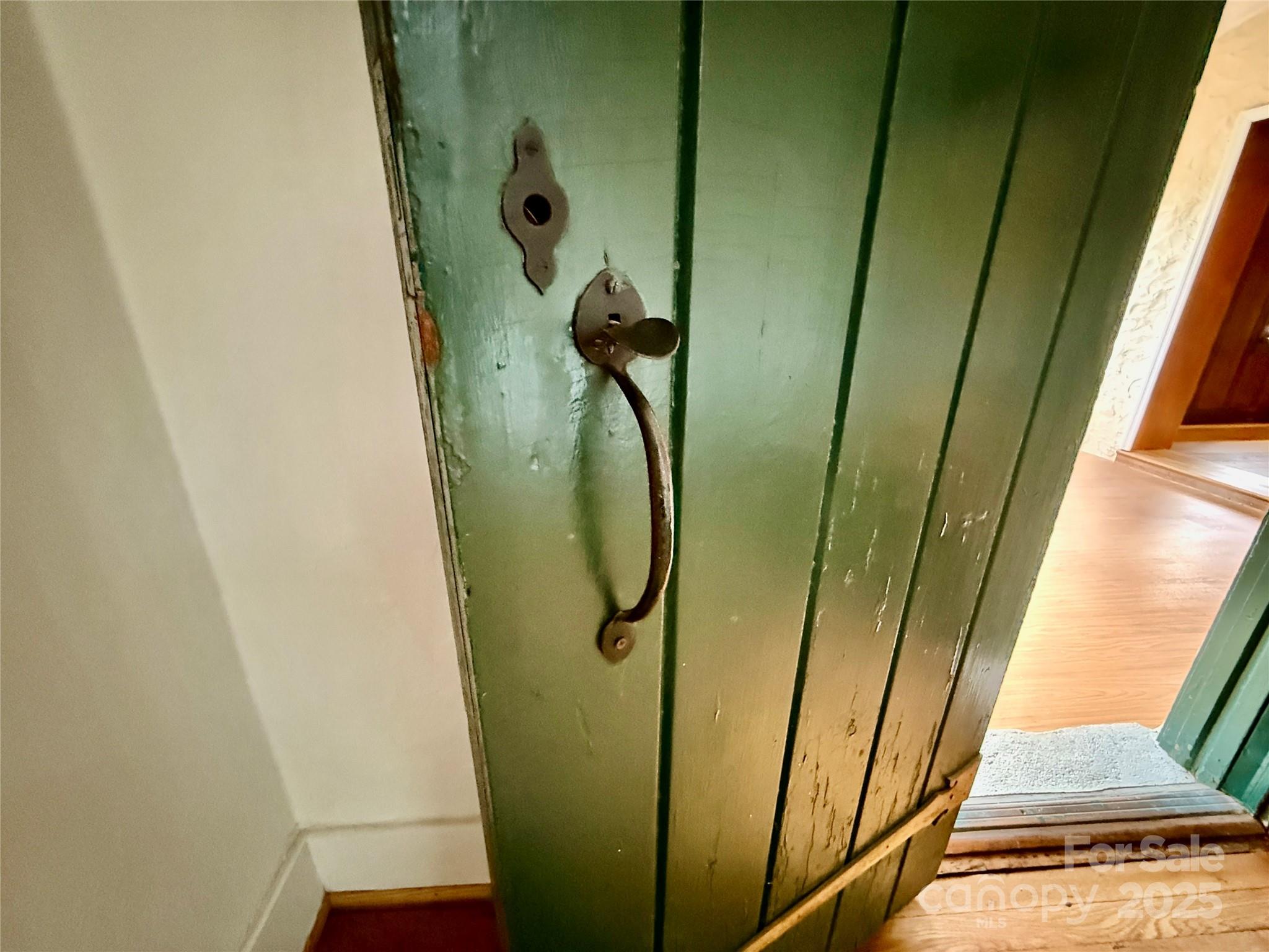 43 E Howard Street Property Photo 14