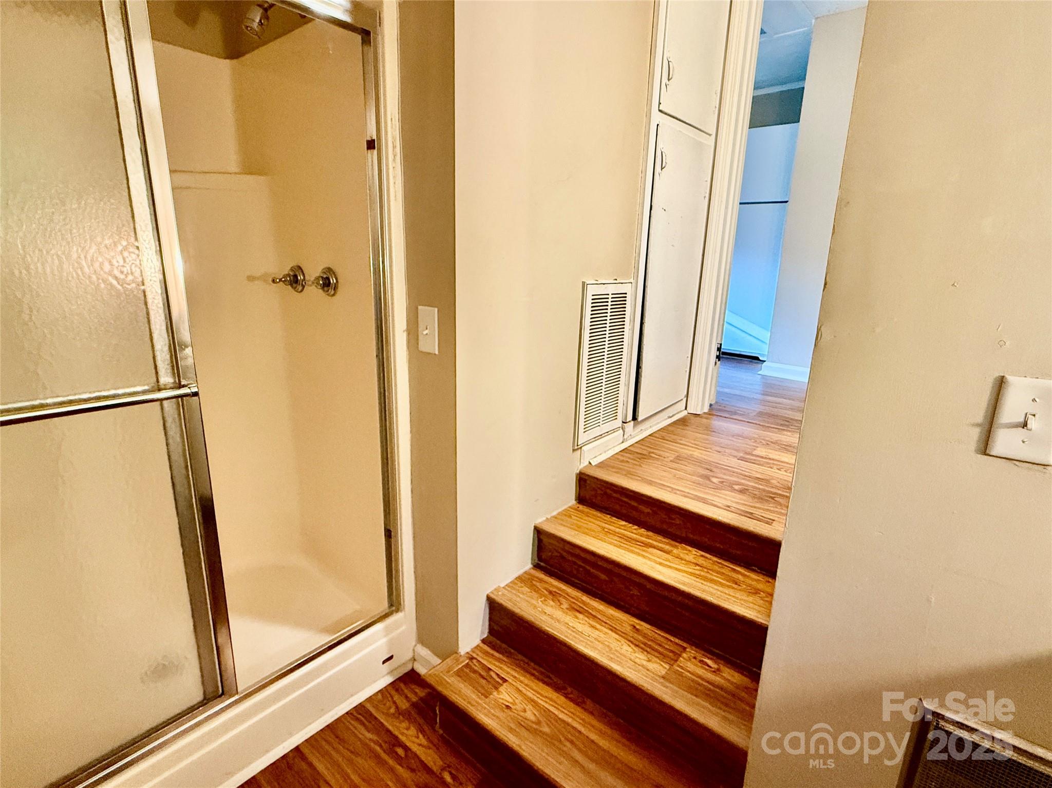 43 E Howard Street Property Photo 25