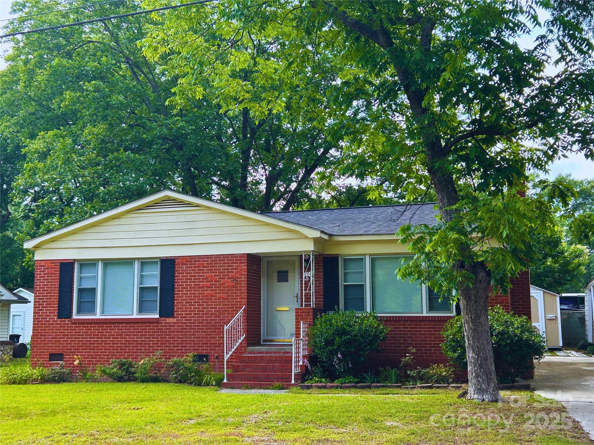 208 S Thompson Street Property Photo