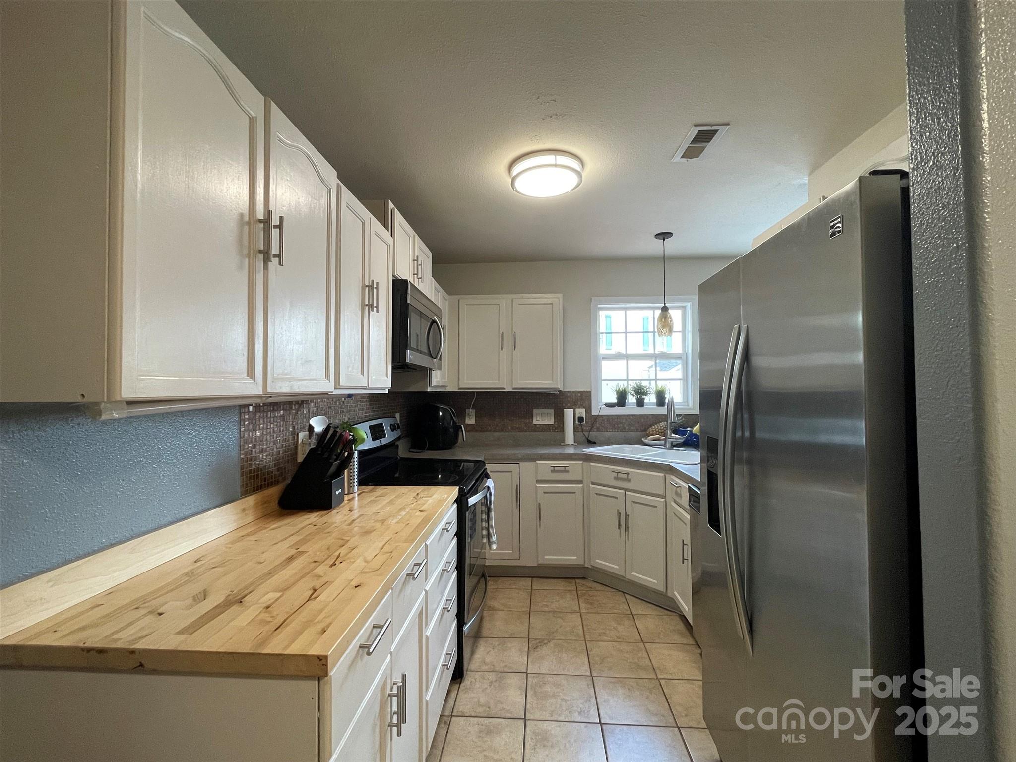 1177 Triece Lane Property Photo 6