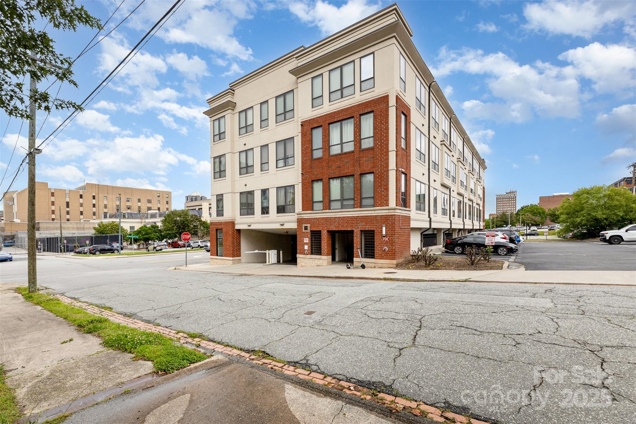 411 W Washington Street Property Photo 2