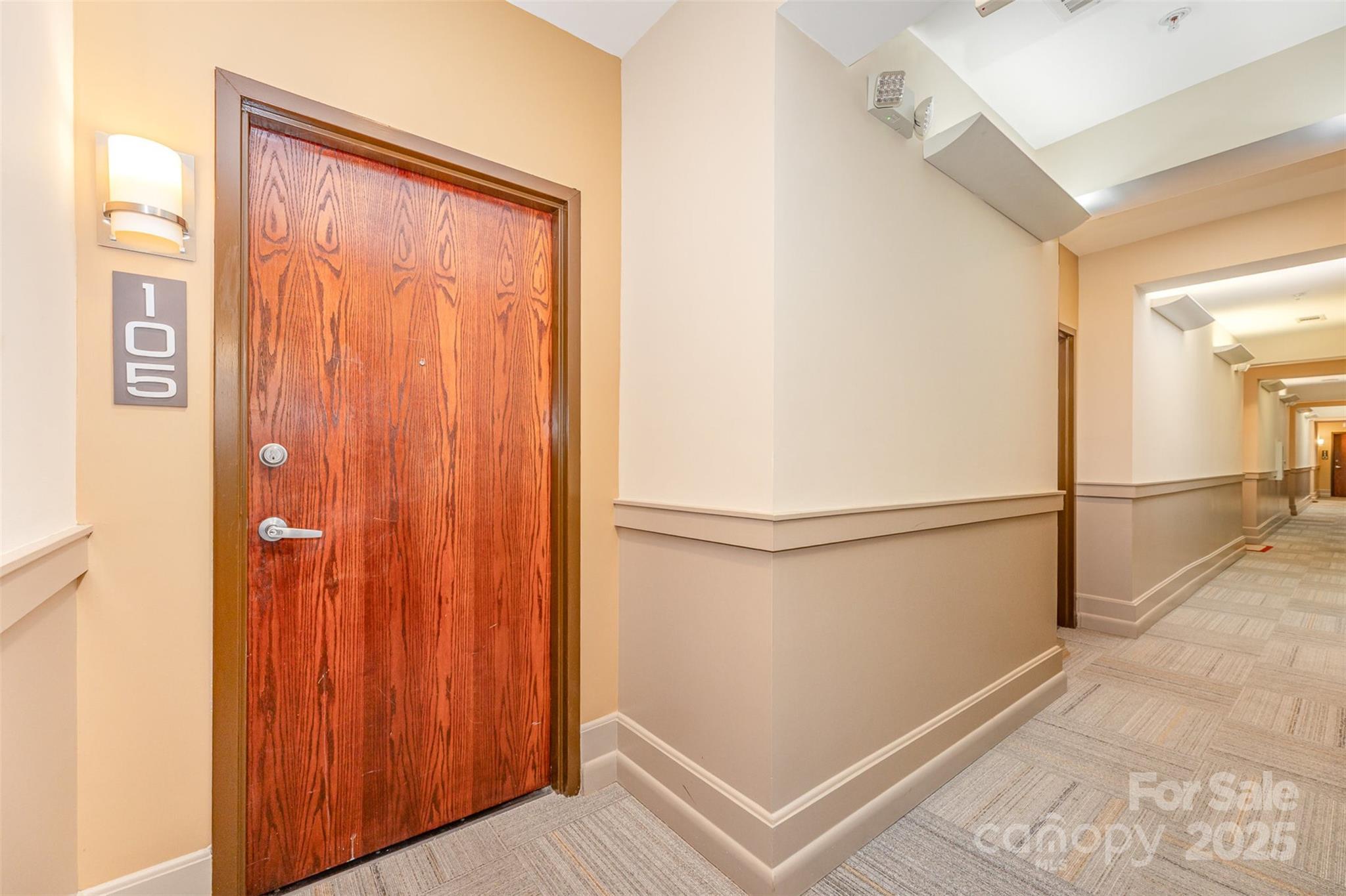 411 W Washington Street Property Photo 4