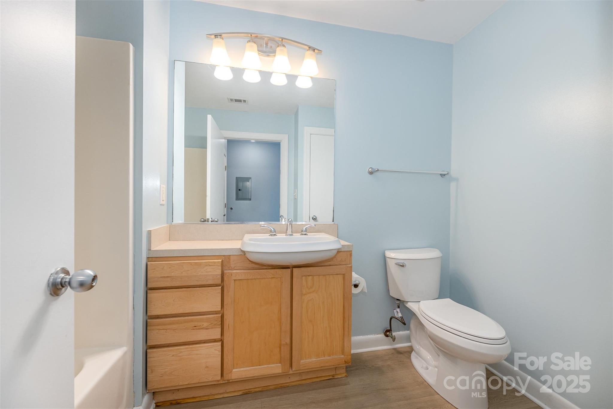 411 W Washington Street Property Photo 15