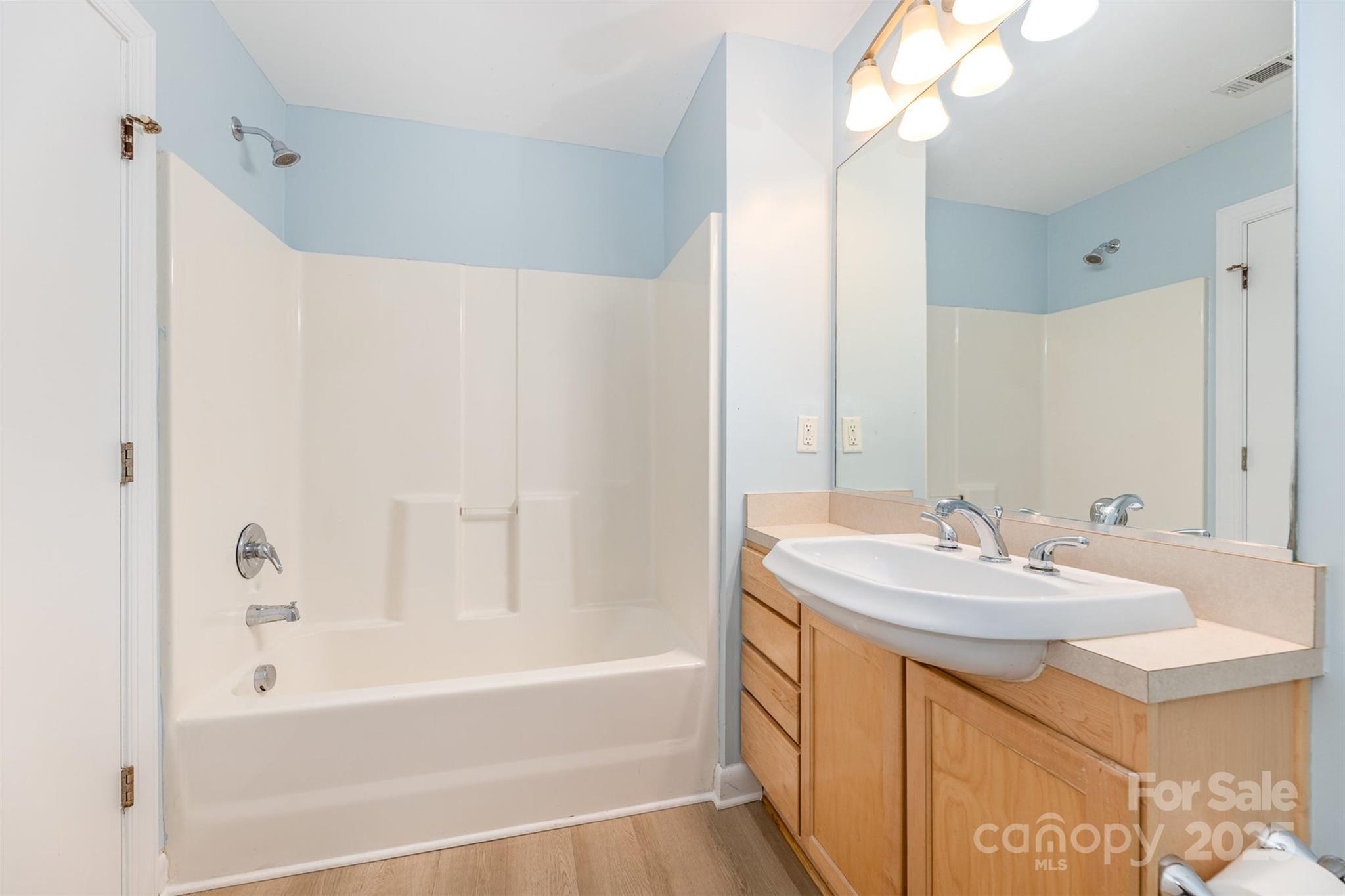 411 W Washington Street Property Photo 16