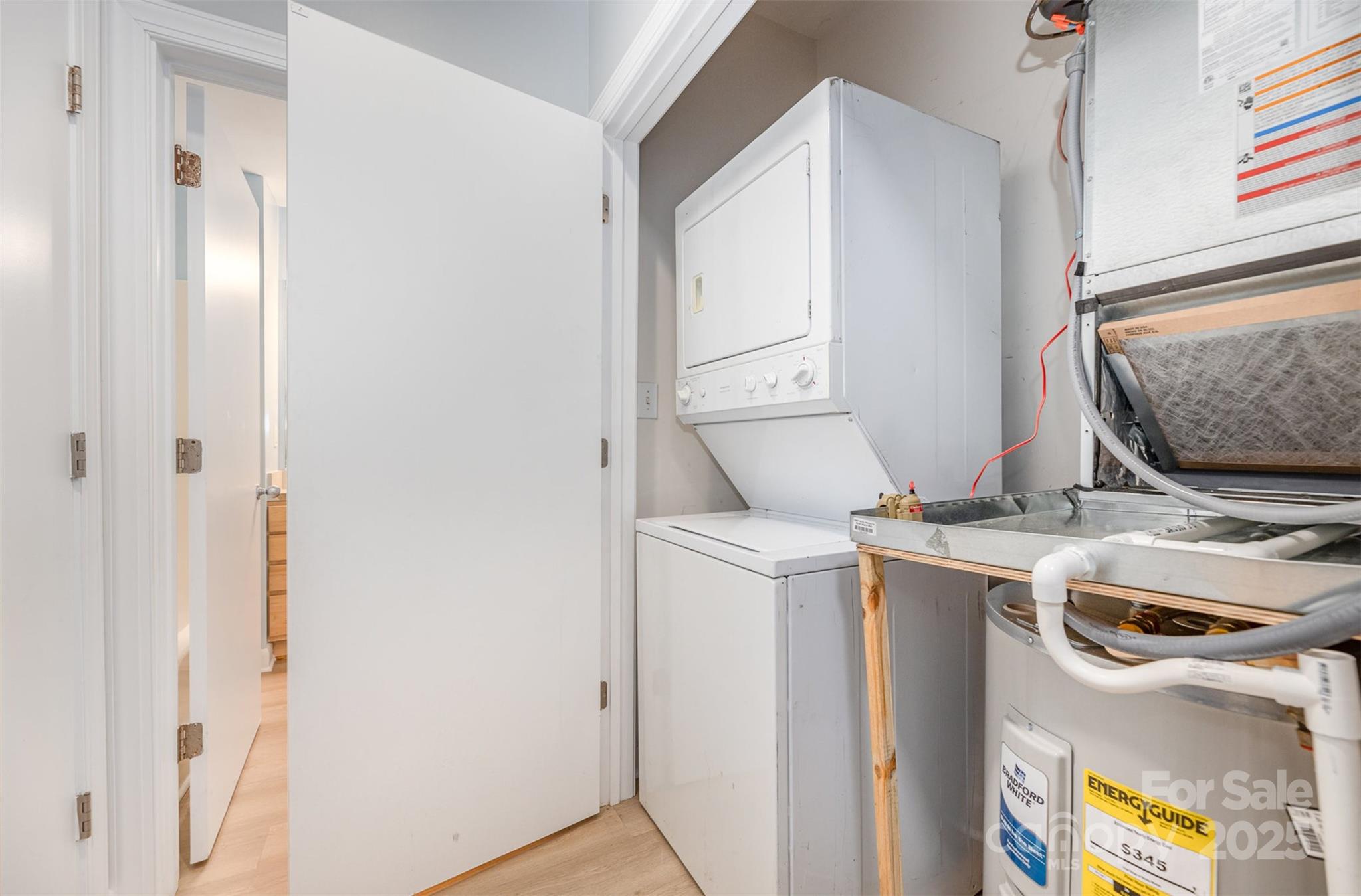 411 W Washington Street Property Photo 17