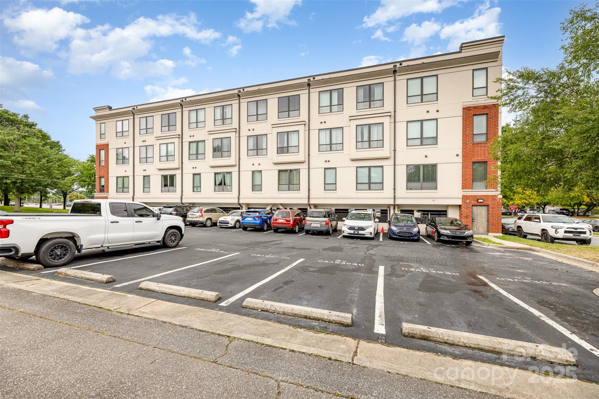 411 W Washington Street Property Photo 18