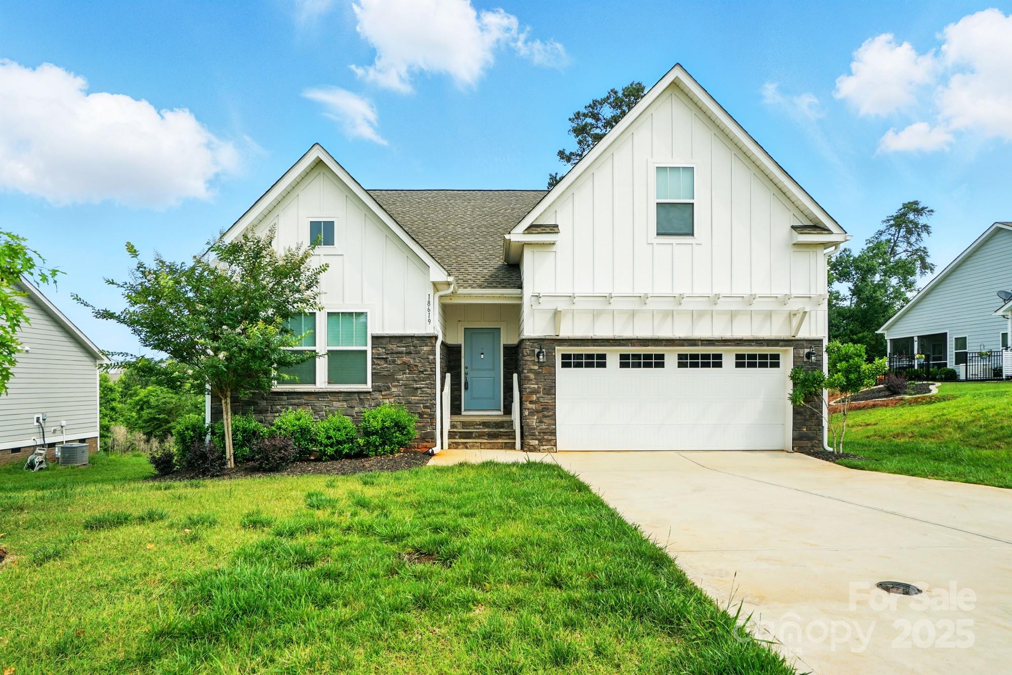 18619 Mainsail Court Property Photo 1