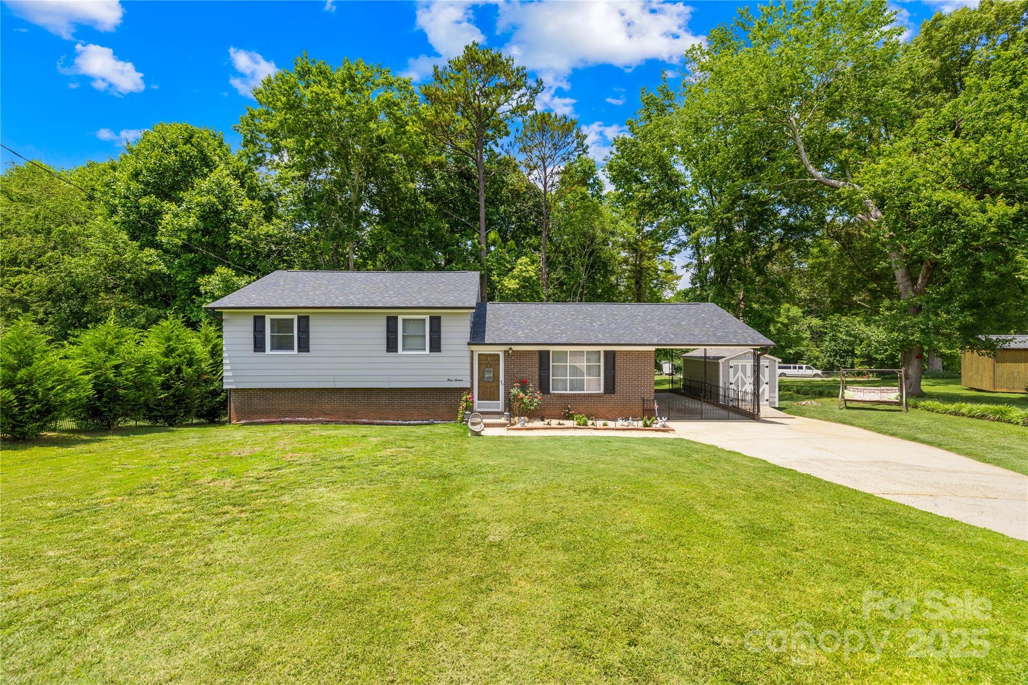 416 Donna Avenue Property Photo 1