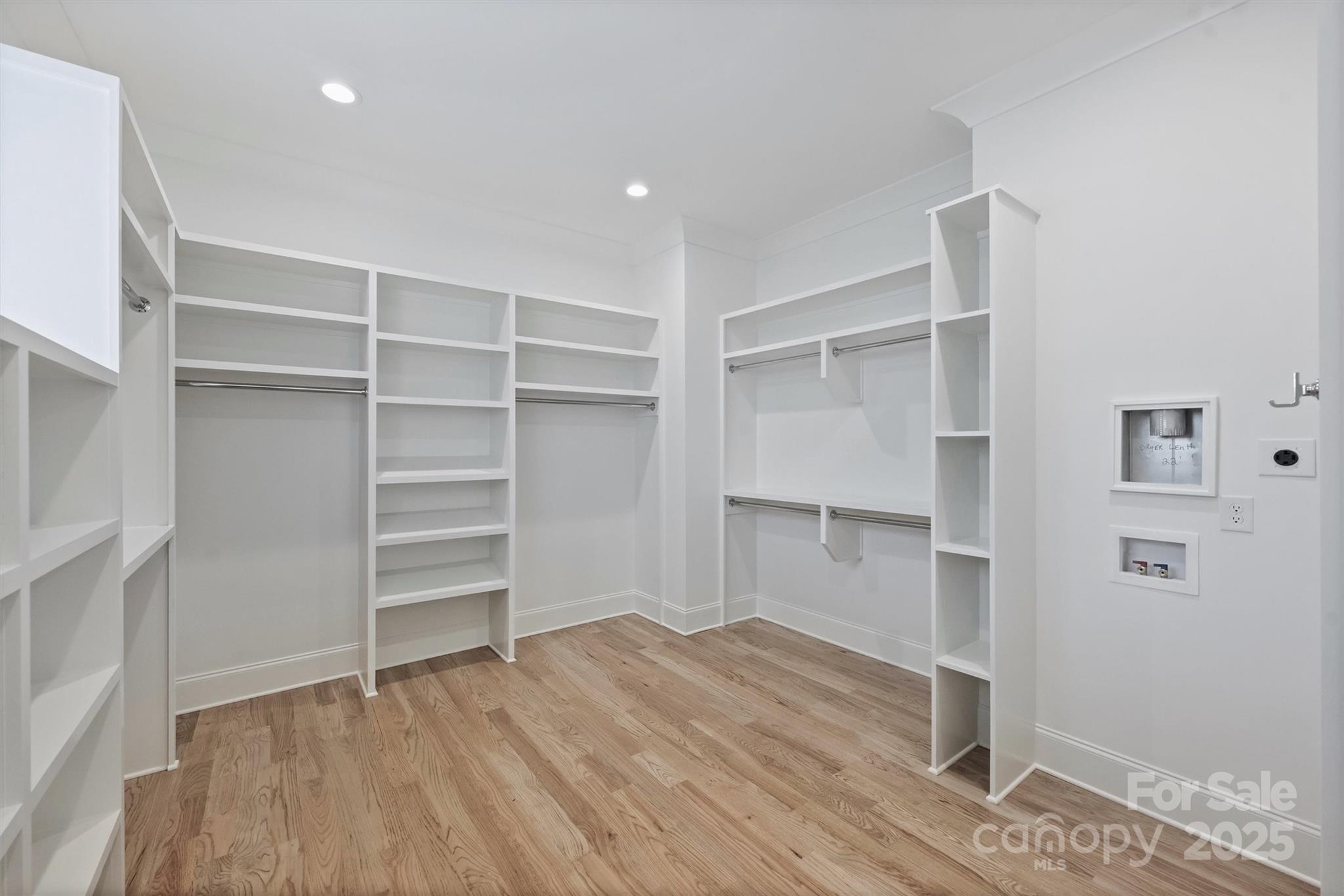 2921 Windsor Avenue Property Photo 23