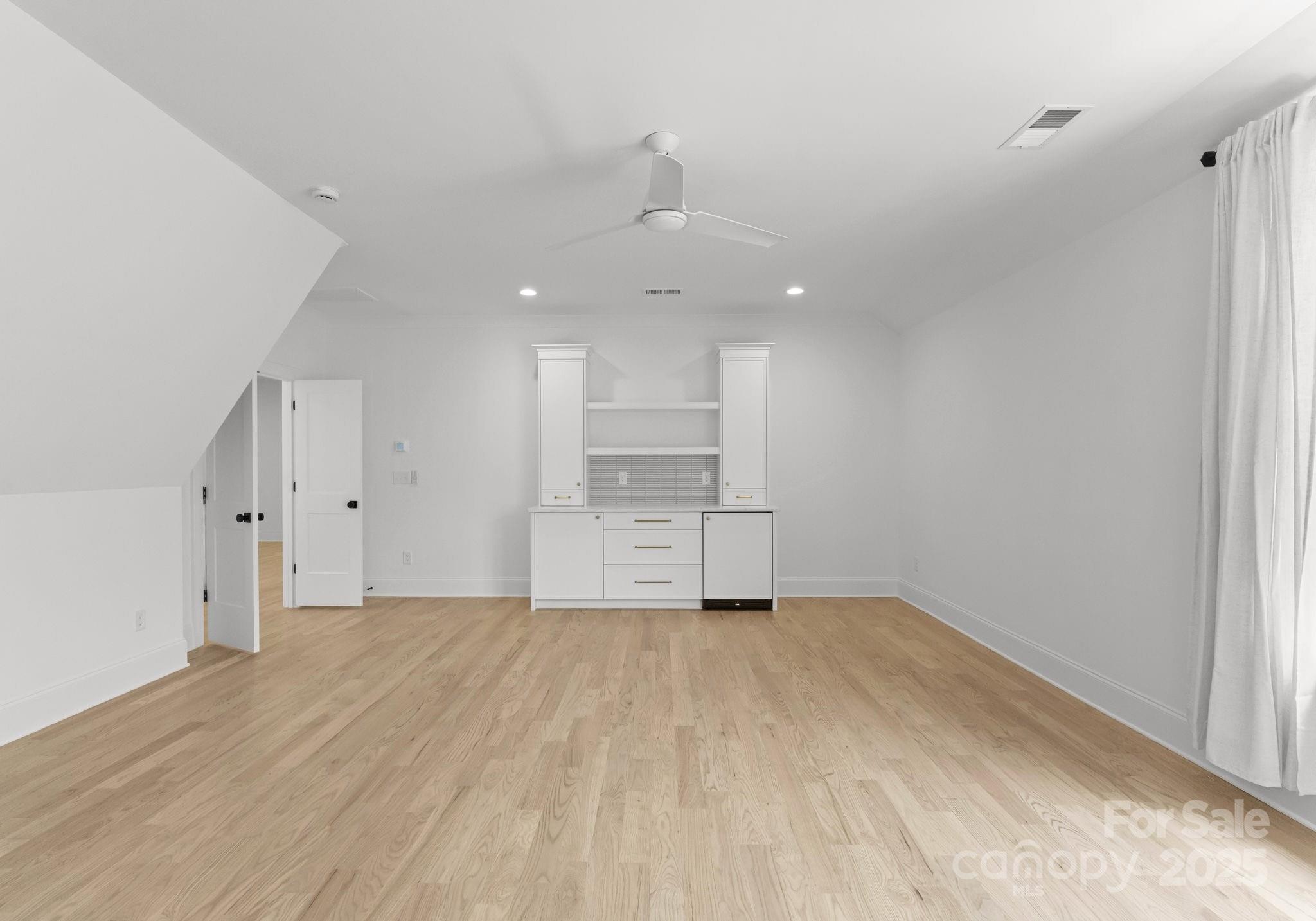 2921 Windsor Avenue Property Photo 33