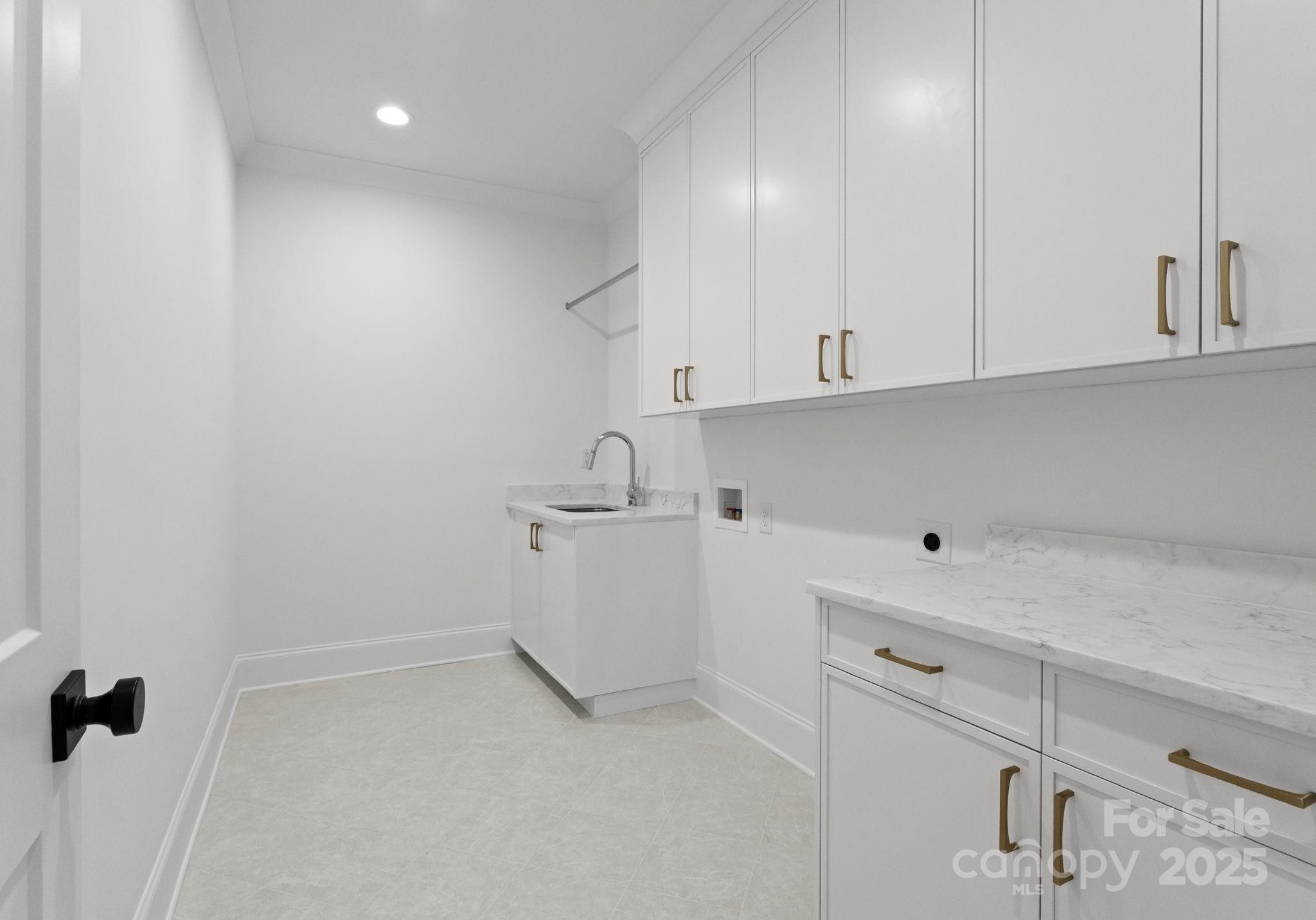 2921 Windsor Avenue Property Photo 35