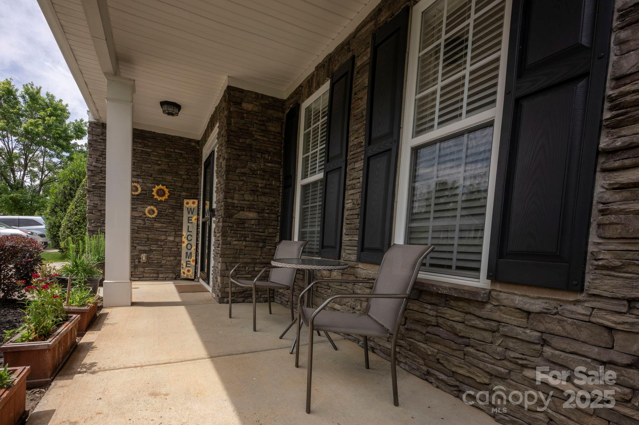 3351 Streamside Drive Property Photo 3