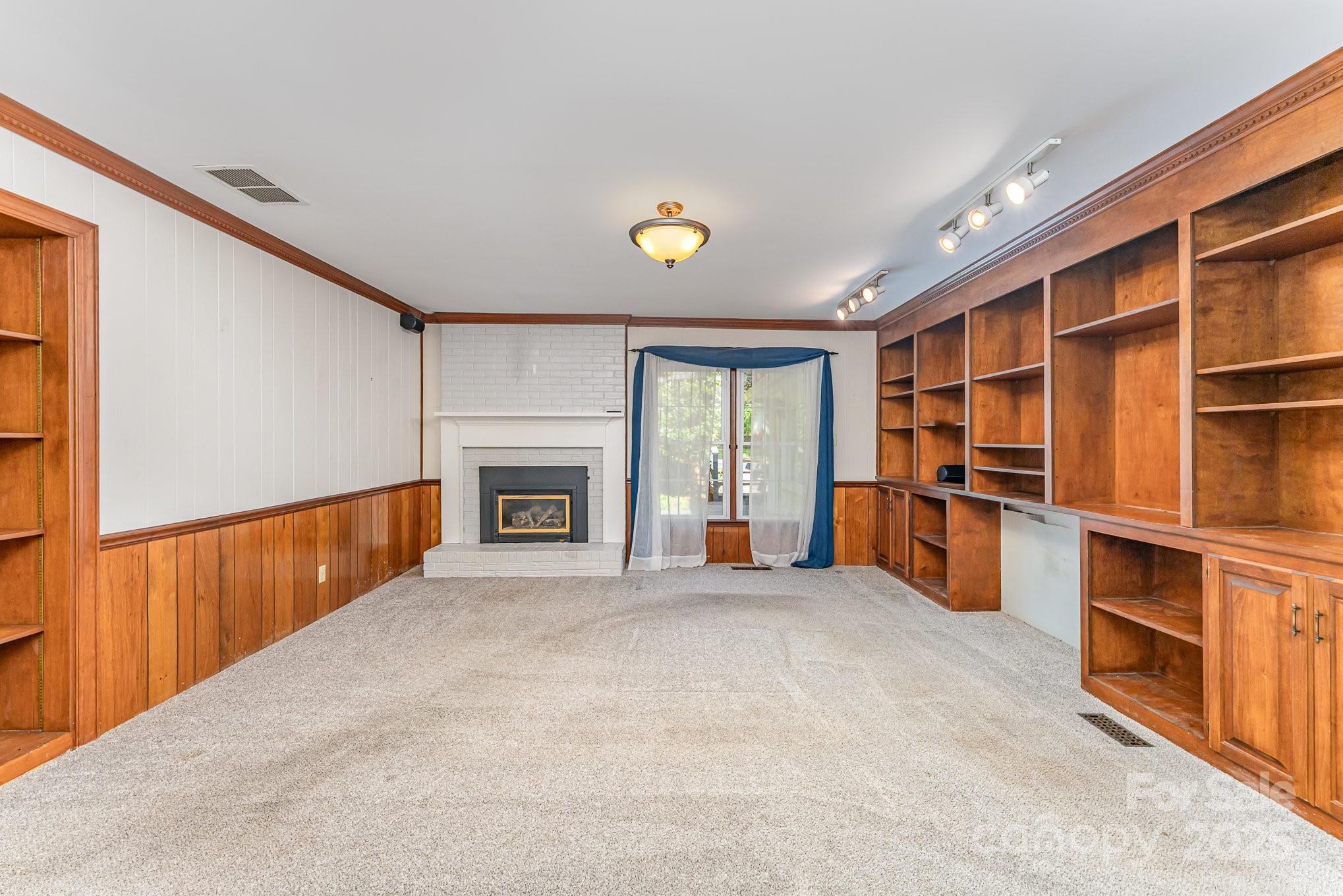 220 Blackberry Trail Property Photo 6
