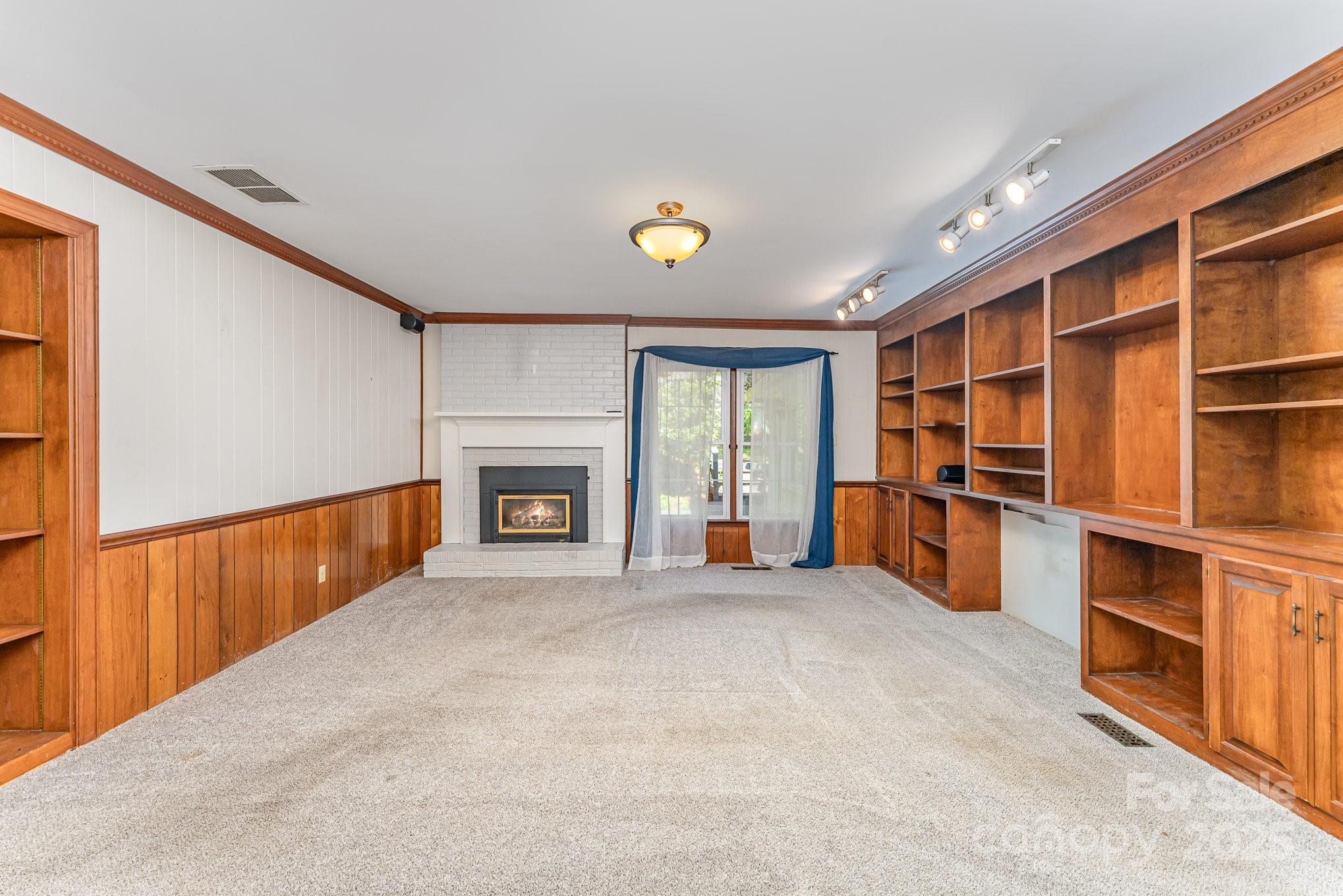 220 Blackberry Trail Property Photo 7