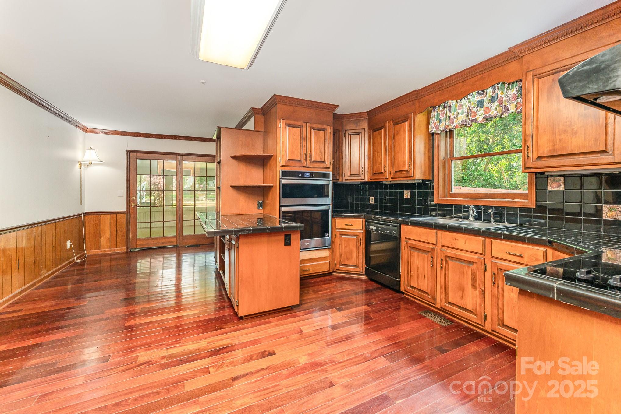 220 Blackberry Trail Property Photo 12