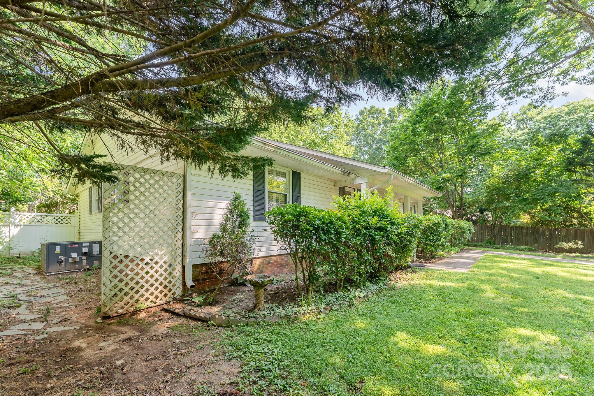 220 Blackberry Trail Property Photo 32