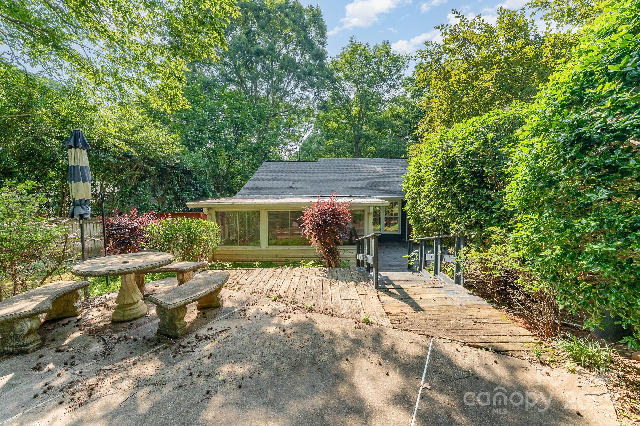 220 Blackberry Trail Property Photo 34