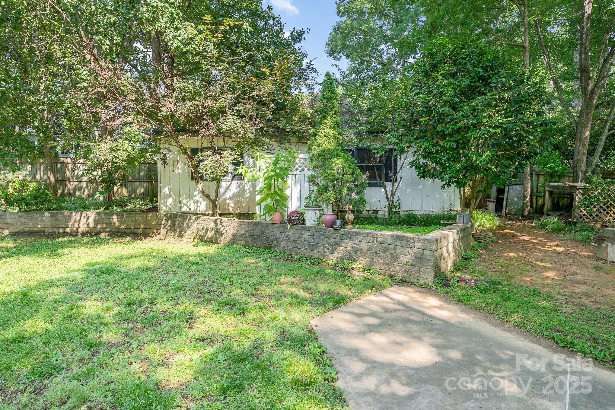 220 Blackberry Trail Property Photo 36