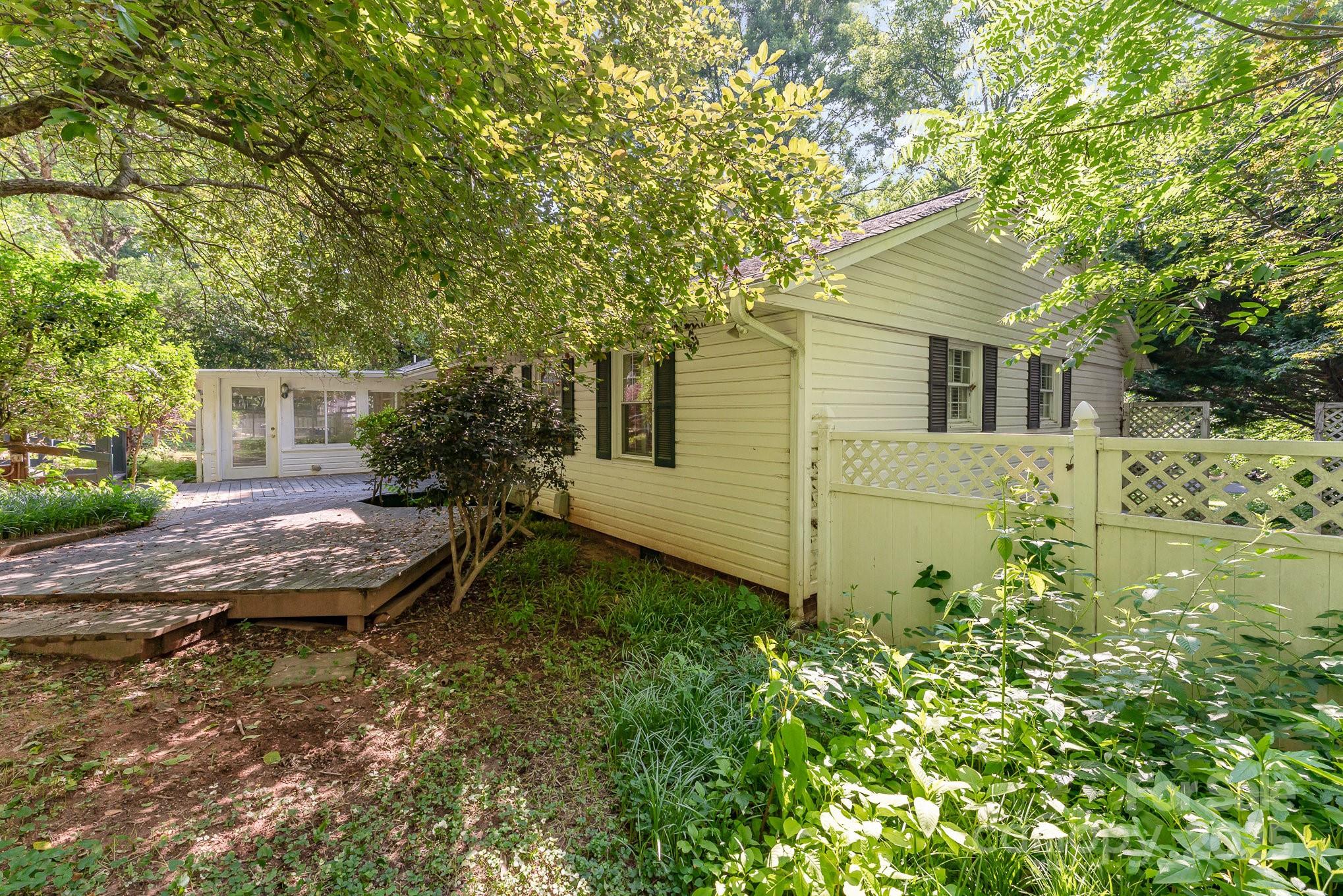 220 Blackberry Trail Property Photo 38