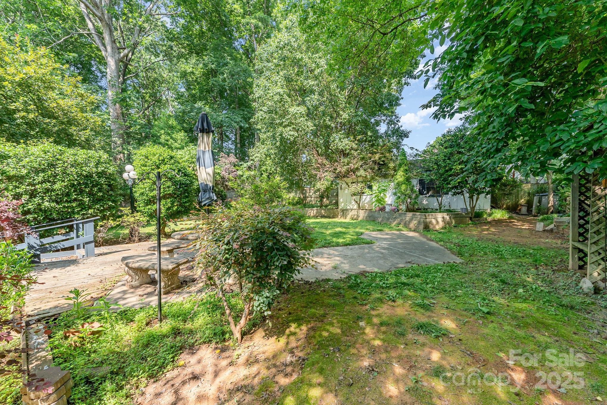 220 Blackberry Trail Property Photo 39
