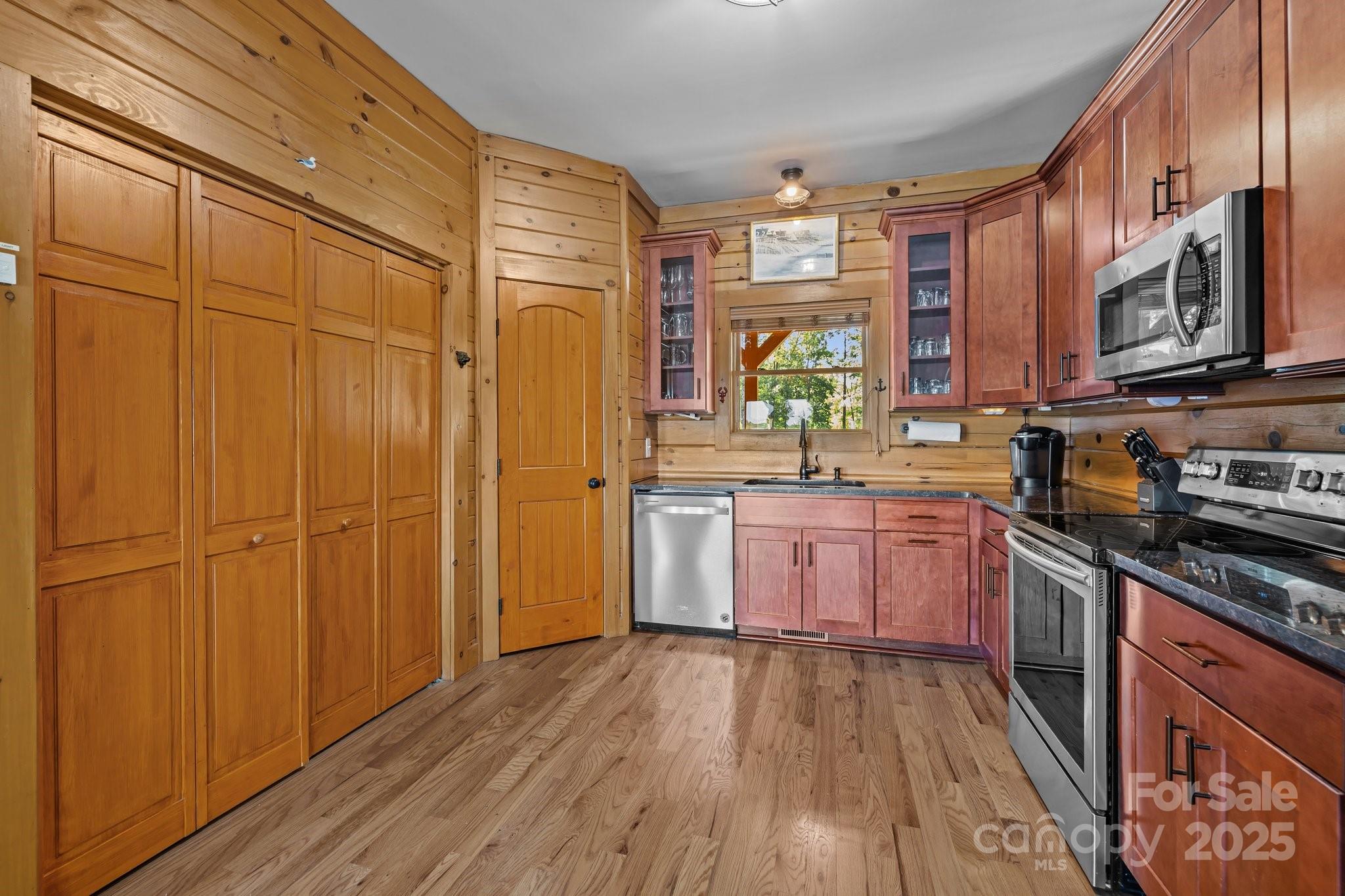 10108 Saw Mill Road Property Photo 14