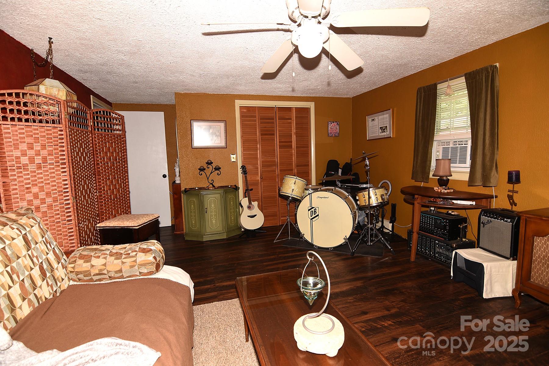 19 Mingus Street Property Photo 16