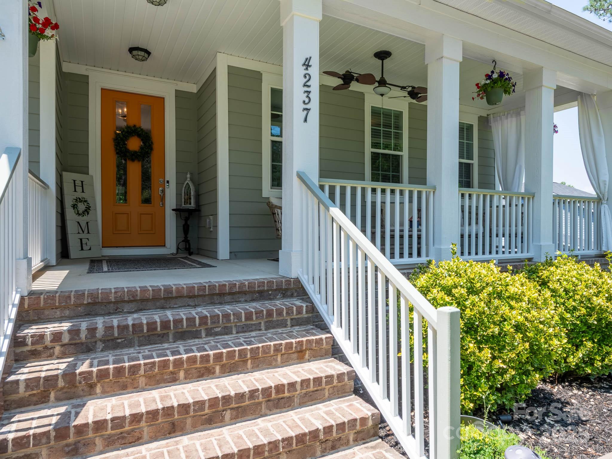 4237 Island Fox Lane Property Photo 2