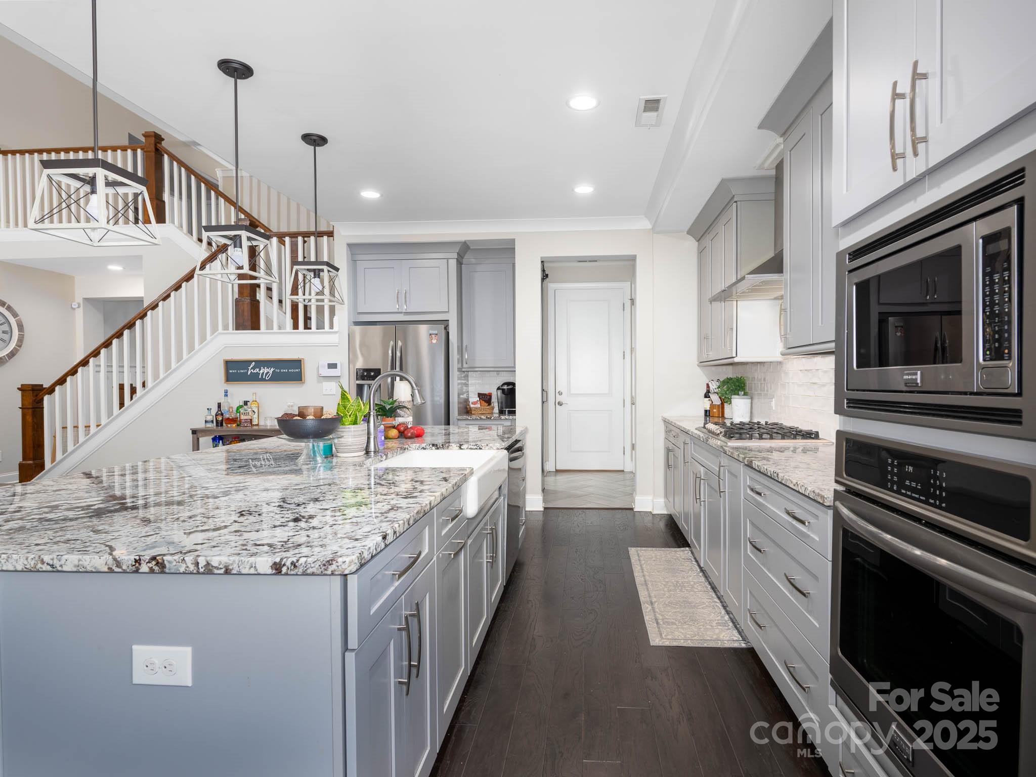 4237 Island Fox Lane Property Photo 11