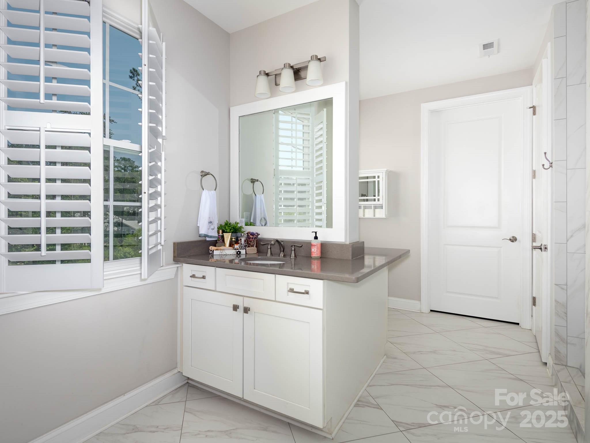 4237 Island Fox Lane Property Photo 19