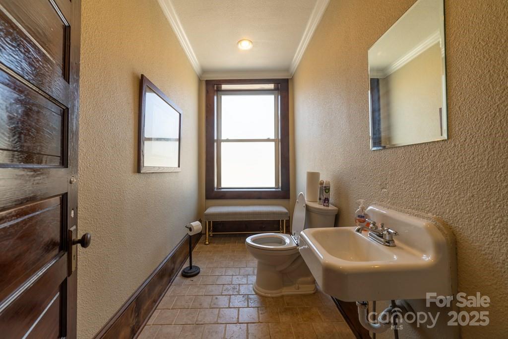 562 W Main Street Property Photo 33
