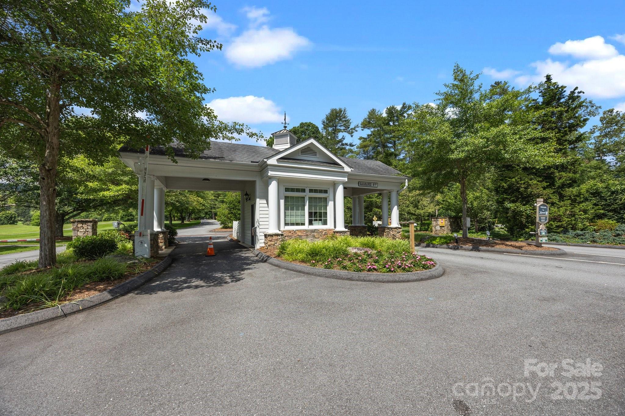 360 Kenmure Drive Property Photo 10