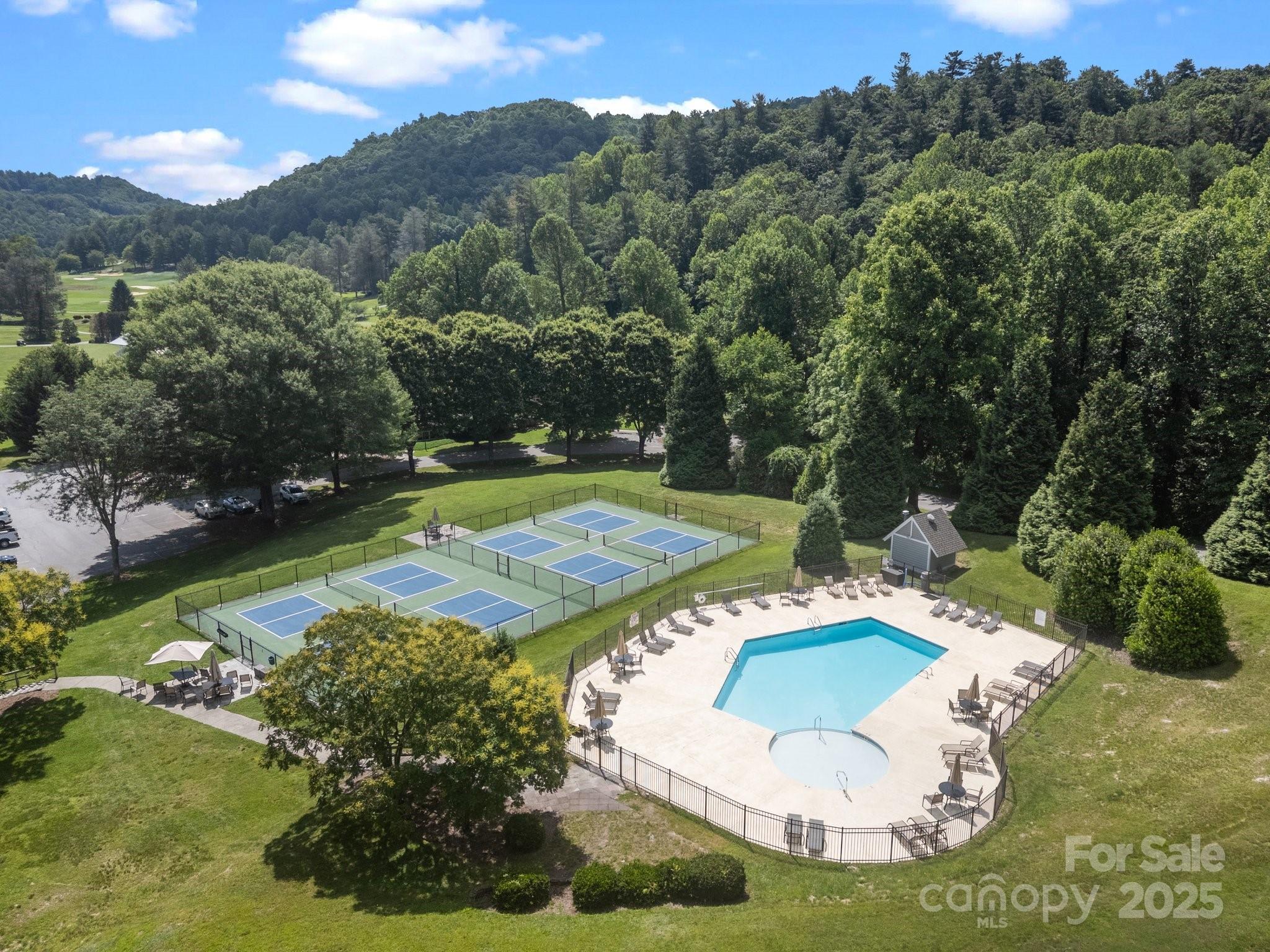 360 Kenmure Drive Property Photo 12