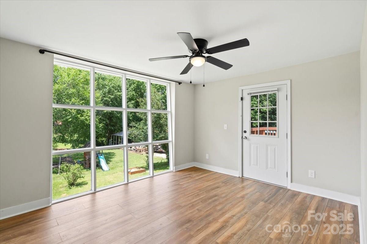 321 E Taylor Street Property Photo 4