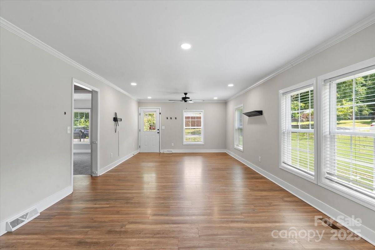 321 E Taylor Street Property Photo 5