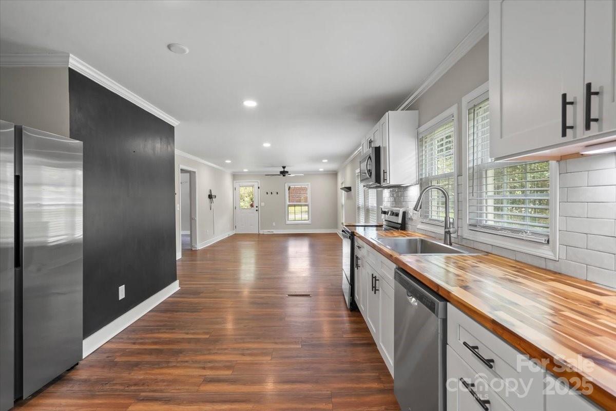 321 E Taylor Street Property Photo 10