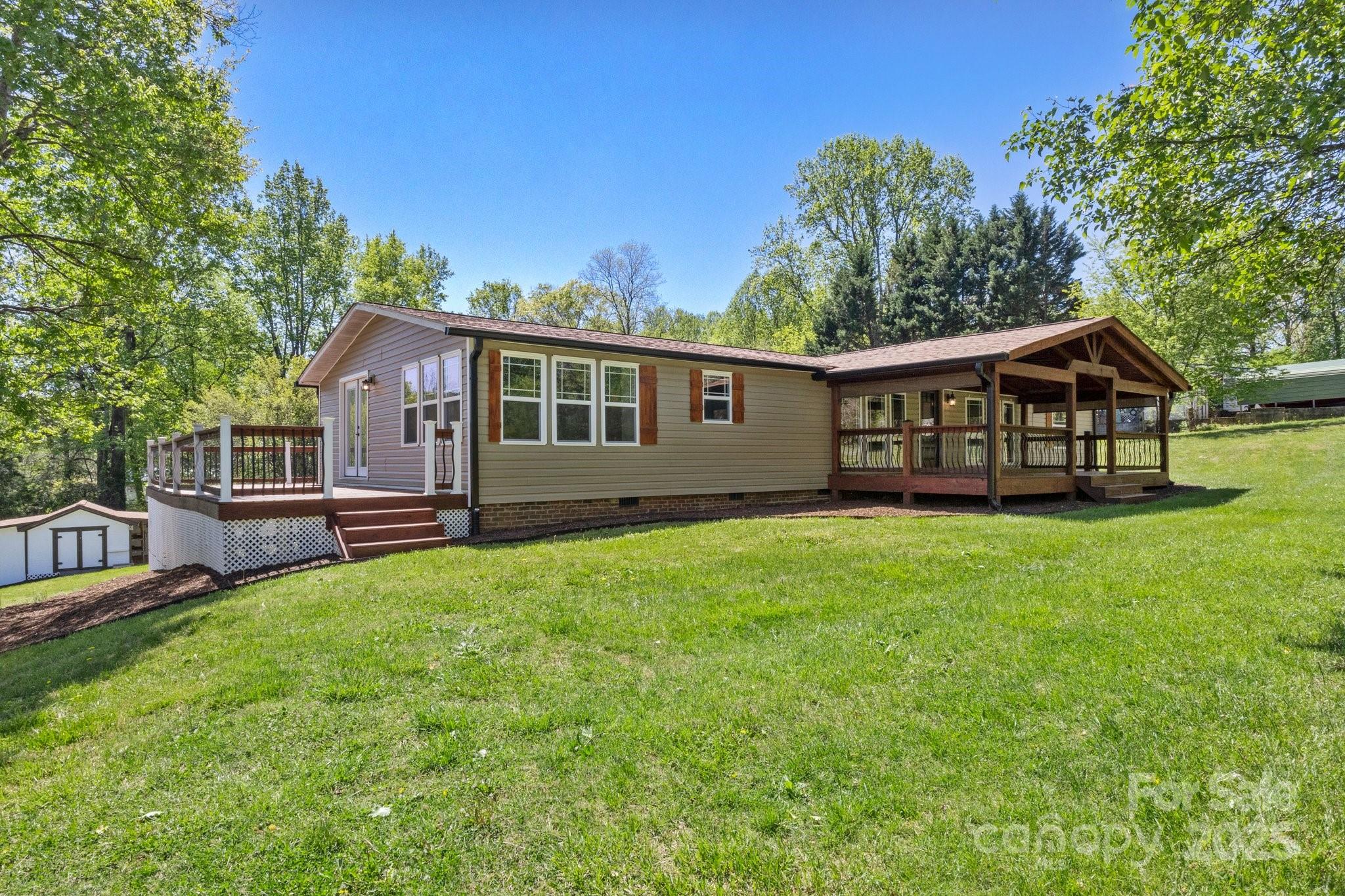 2942 Denwood Drive Property Photo 2