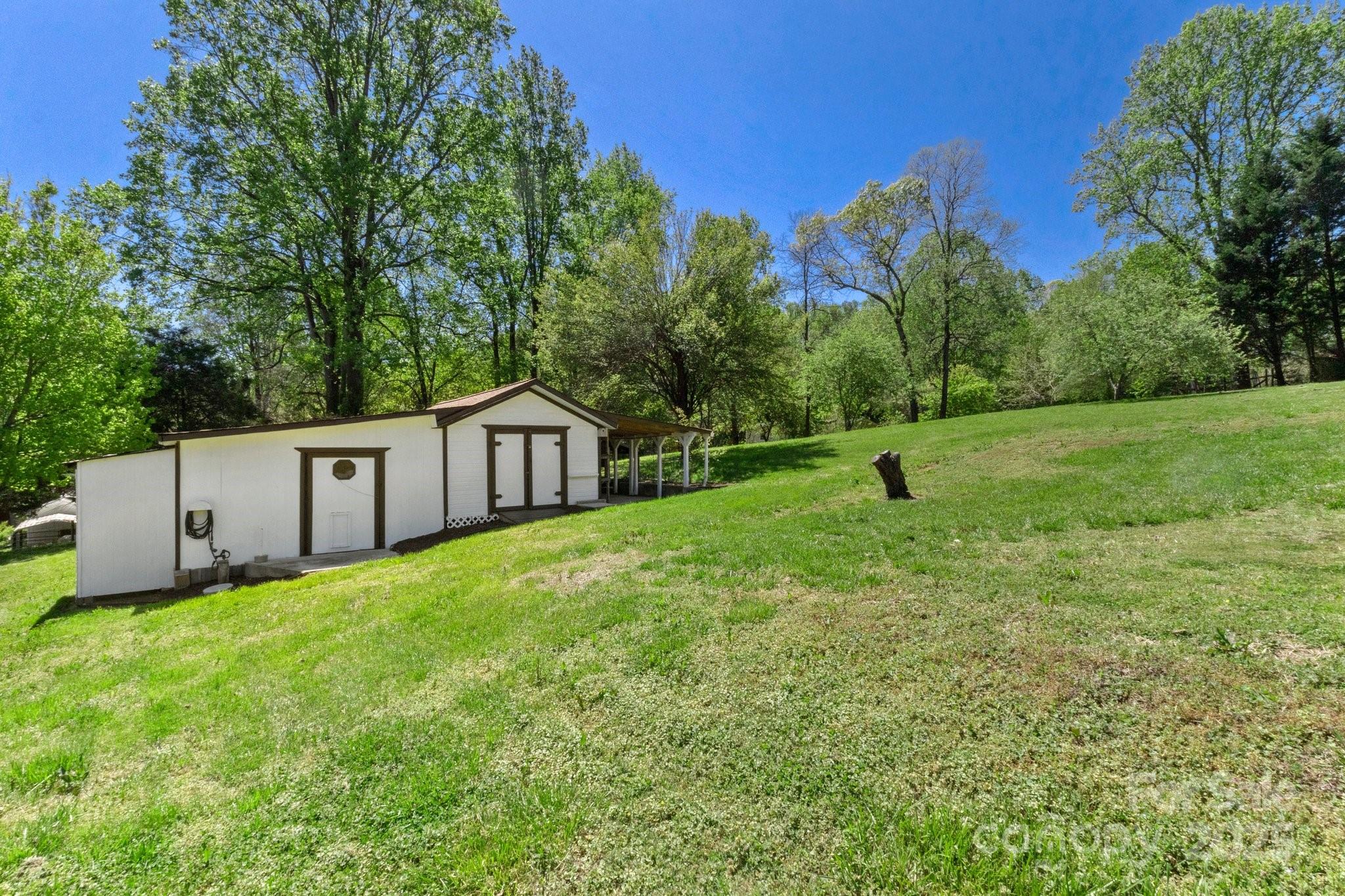 2942 Denwood Drive Property Photo 6