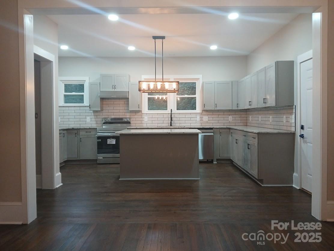 105 N Inman Avenue Property Photo 1
