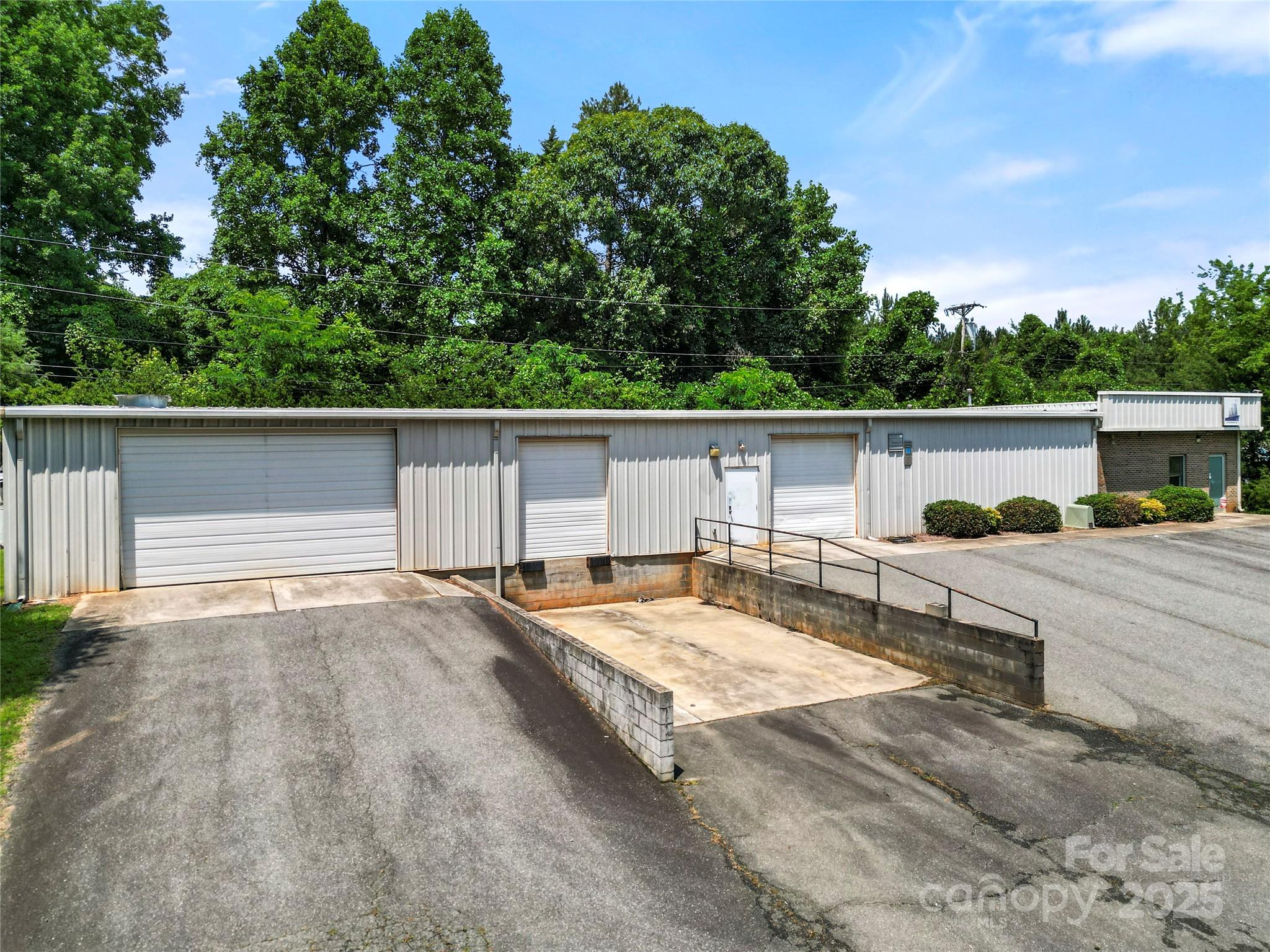 107 Center Lane Property Photo 4