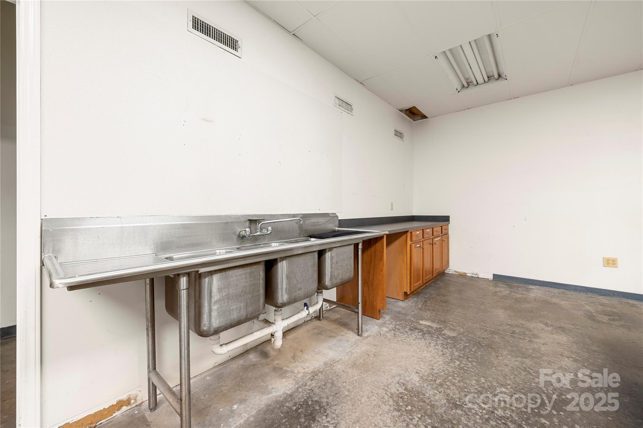 107 Center Lane Property Photo 24