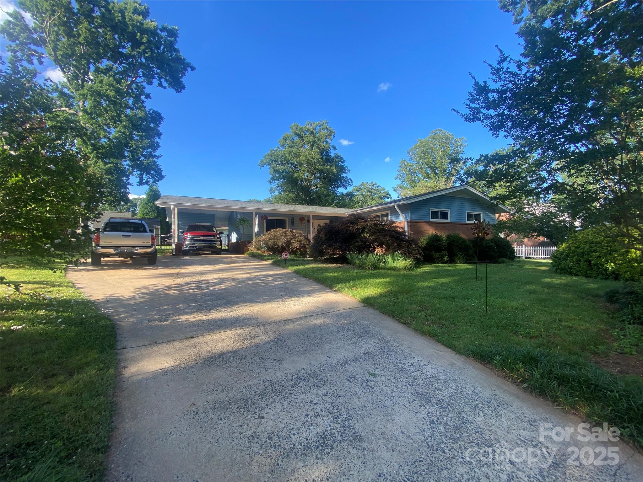 903 Woodside Drive Property Photo 1