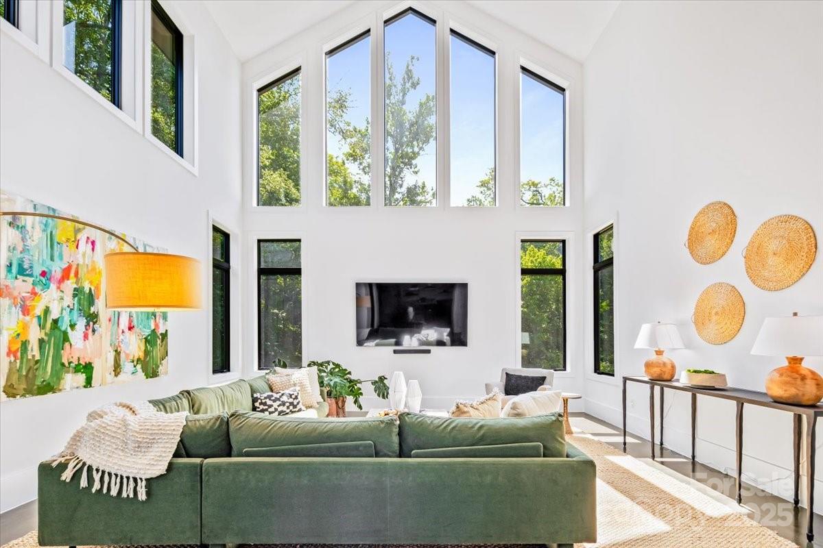 3304 Mar Vista Circle Property Photo 1