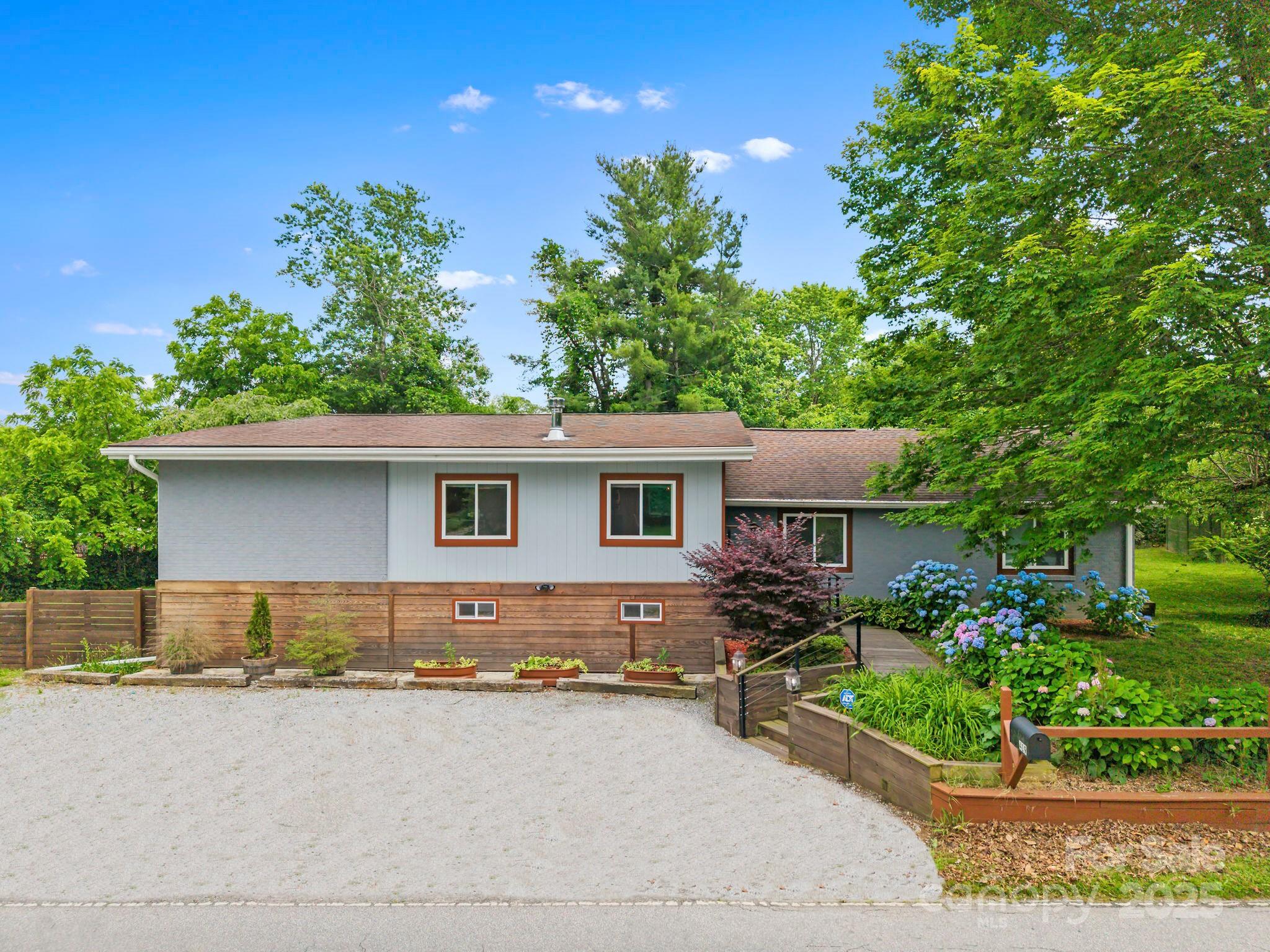 419 E Blue Ridge Road Property Photo 1