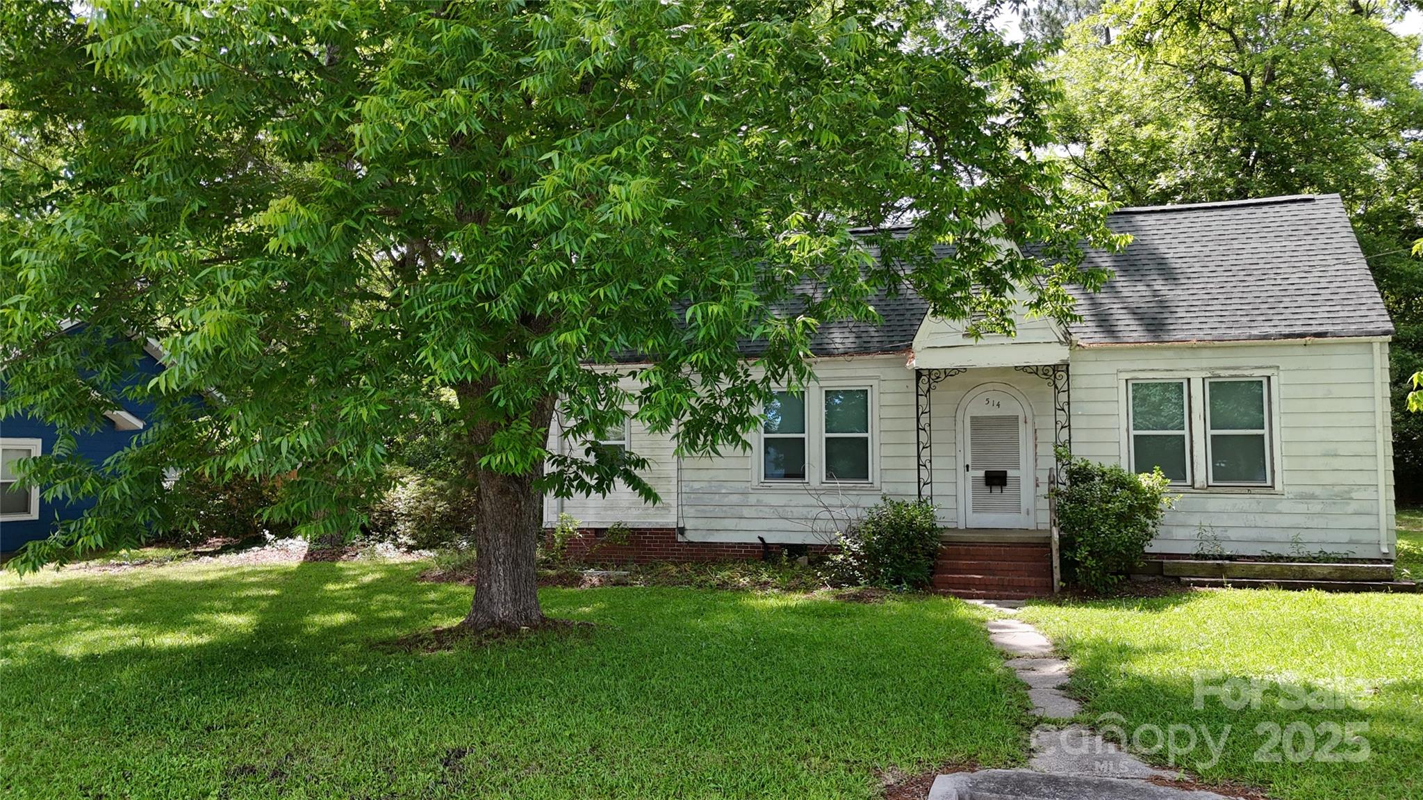 514 Saluda Road Property Photo 1